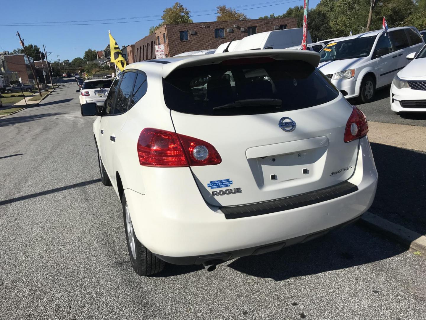 2010 White /Gray Nissan Rogue S AWD (JN8AS5MV0AW) with an 2.5L L4 DOHC 16V engine, CVT transmission, located at 577 Chester Pike, Prospect Park, PA, 19076, (610) 237-1015, 39.886154, -75.302338 - Photo#5