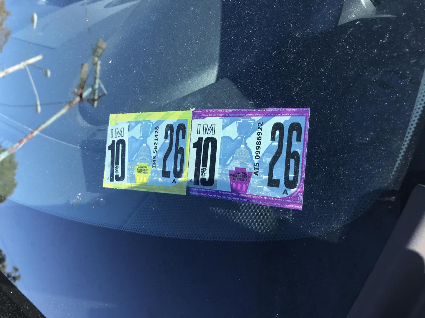 2010 White /Gray Nissan Rogue S AWD (JN8AS5MV0AW) with an 2.5L L4 DOHC 16V engine, CVT transmission, located at 577 Chester Pike, Prospect Park, PA, 19076, (610) 237-1015, 39.886154, -75.302338 - Photo#6