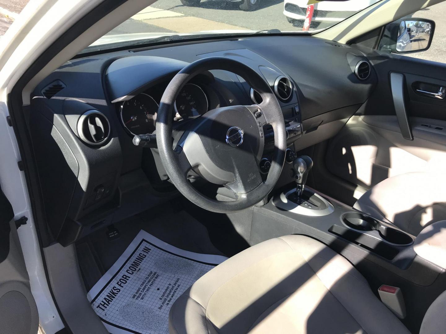 2010 White /Gray Nissan Rogue S AWD (JN8AS5MV0AW) with an 2.5L L4 DOHC 16V engine, CVT transmission, located at 577 Chester Pike, Prospect Park, PA, 19076, (610) 237-1015, 39.886154, -75.302338 - Photo#10