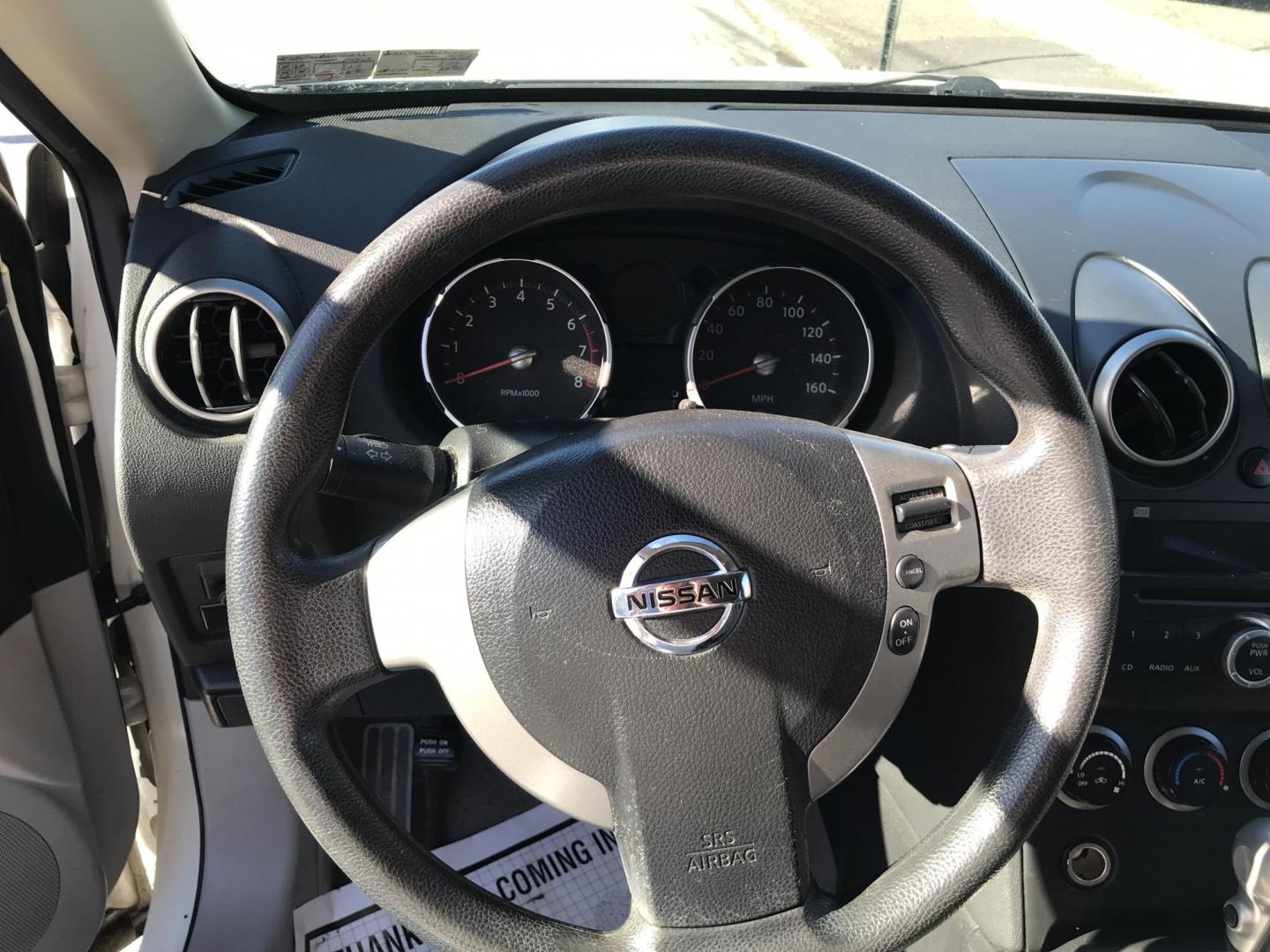 2010 White /Gray Nissan Rogue S AWD (JN8AS5MV0AW) with an 2.5L L4 DOHC 16V engine, CVT transmission, located at 577 Chester Pike, Prospect Park, PA, 19076, (610) 237-1015, 39.886154, -75.302338 - Photo#11