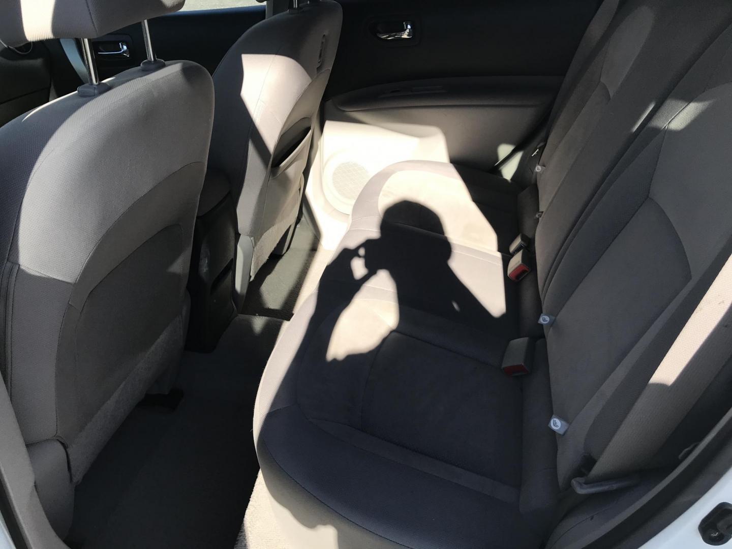 2010 White /Gray Nissan Rogue S AWD (JN8AS5MV0AW) with an 2.5L L4 DOHC 16V engine, CVT transmission, located at 577 Chester Pike, Prospect Park, PA, 19076, (610) 237-1015, 39.886154, -75.302338 - Photo#14