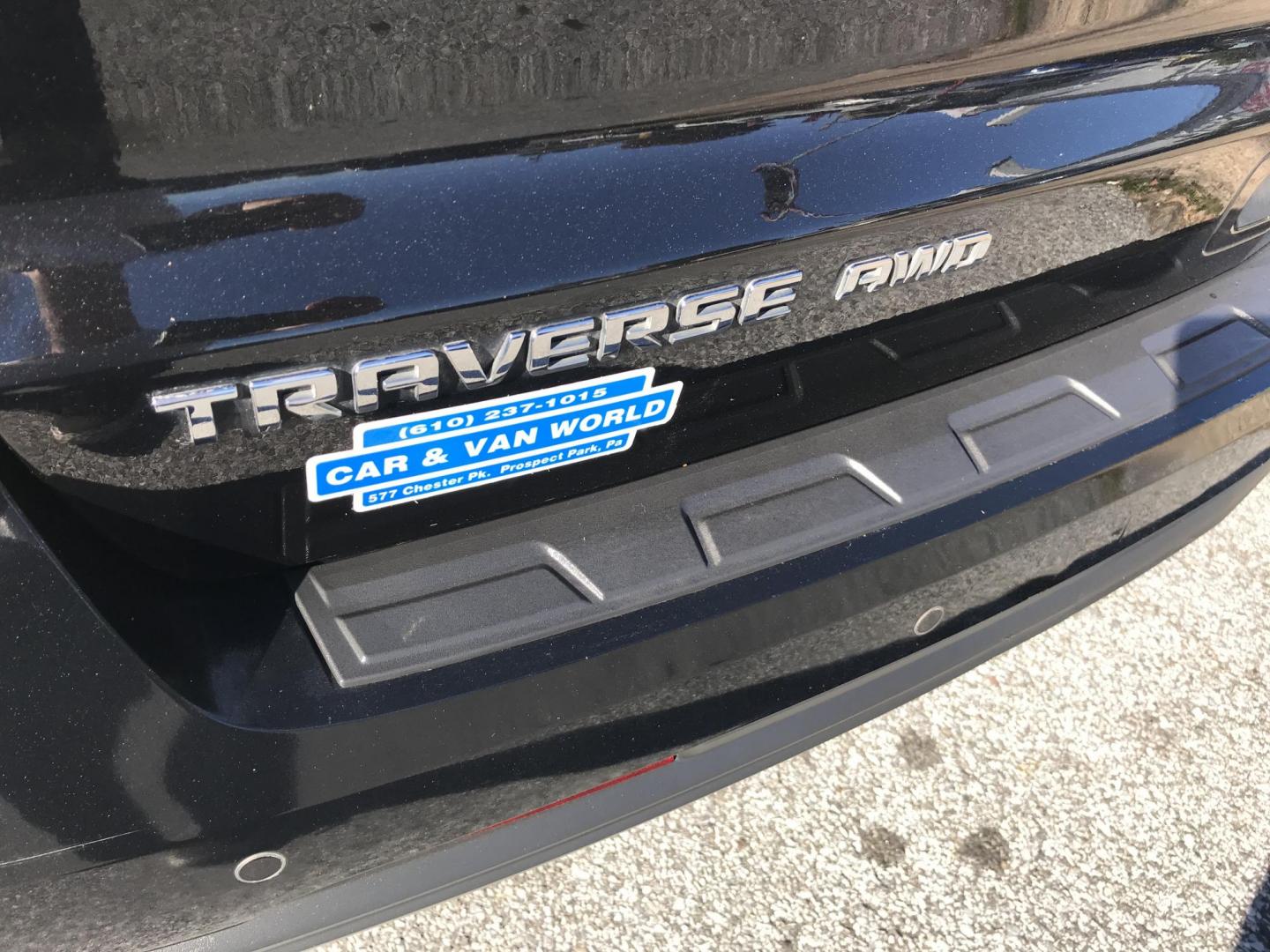 2017 Black /Gray Chevrolet Traverse 1LT AWD (1GNKVGKD2HJ) with an 3.6L V6 DOHC 24V engine, 6A transmission, located at 577 Chester Pike, Prospect Park, PA, 19076, (610) 237-1015, 39.886154, -75.302338 - 2017 Chevrolet Traverse LT: AWD, 3rd row seating, new PA inspection, backup camera, SUPER CLEAN, runs LIKE NEW! This vehicle comes inspected and has been given a bumper to bumper safety check. It is very clean, reliable, and well maintained. We offer a unique pay plan that is known for being the - Photo#6