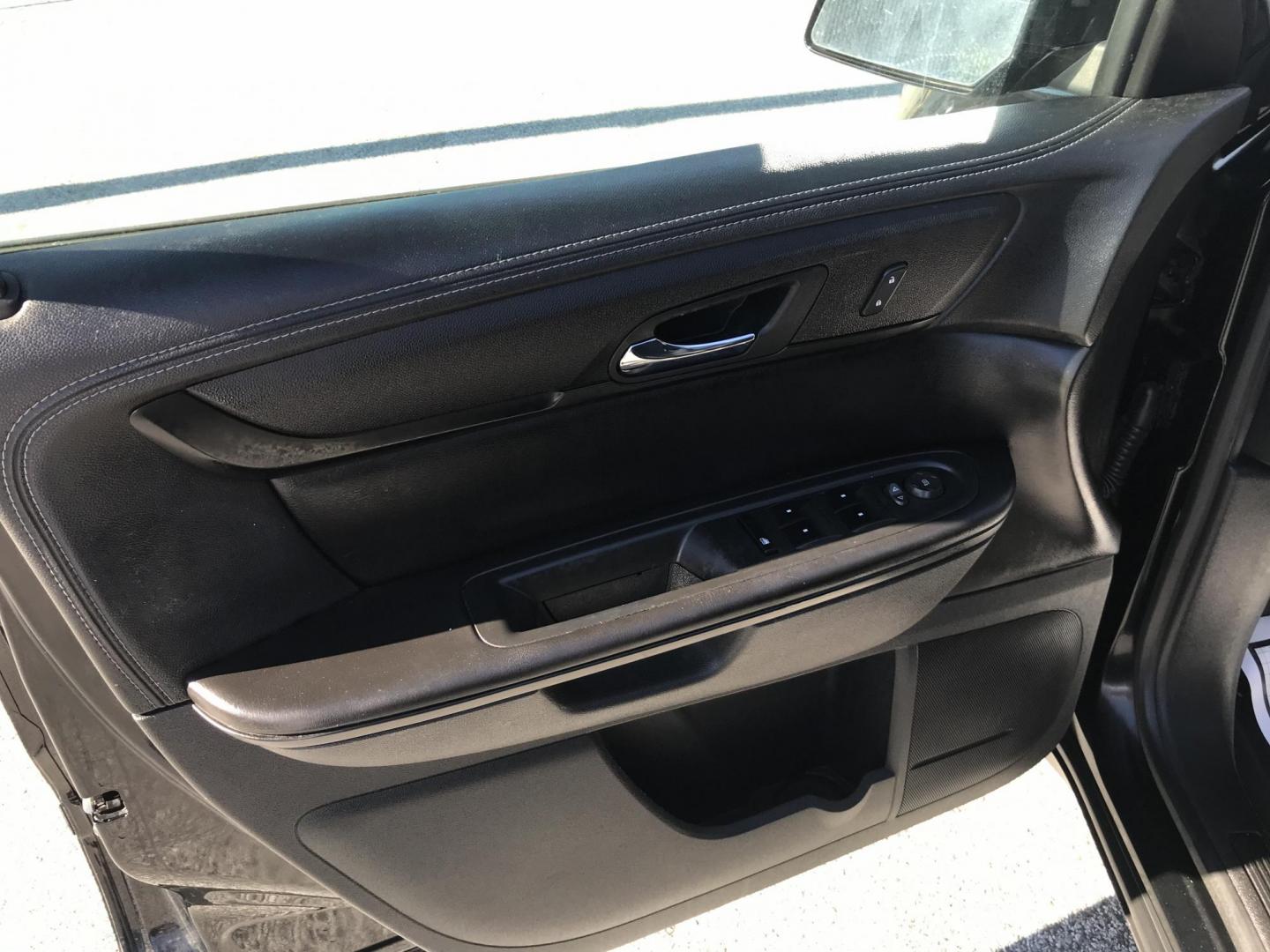 2017 Black /Gray Chevrolet Traverse 1LT AWD (1GNKVGKD2HJ) with an 3.6L V6 DOHC 24V engine, 6A transmission, located at 577 Chester Pike, Prospect Park, PA, 19076, (610) 237-1015, 39.886154, -75.302338 - 2017 Chevrolet Traverse LT: AWD, 3rd row seating, new PA inspection, backup camera, SUPER CLEAN, runs LIKE NEW! This vehicle comes inspected and has been given a bumper to bumper safety check. It is very clean, reliable, and well maintained. We offer a unique pay plan that is known for being the - Photo#9