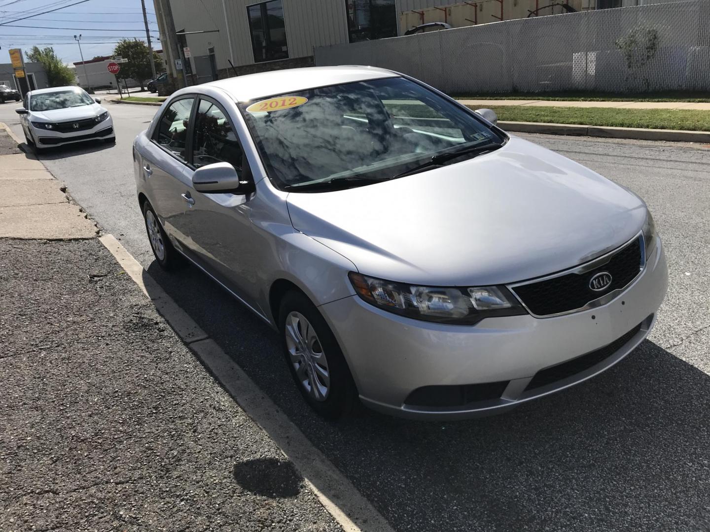 2012 Silver /Gray Kia Forte EX (KNAFU4A27C5) with an 2.0L L4 DOHC 16V engine, Automatic transmission, located at 577 Chester Pike, Prospect Park, PA, 19076, (610) 237-1015, 39.886154, -75.302338 - Photo#3