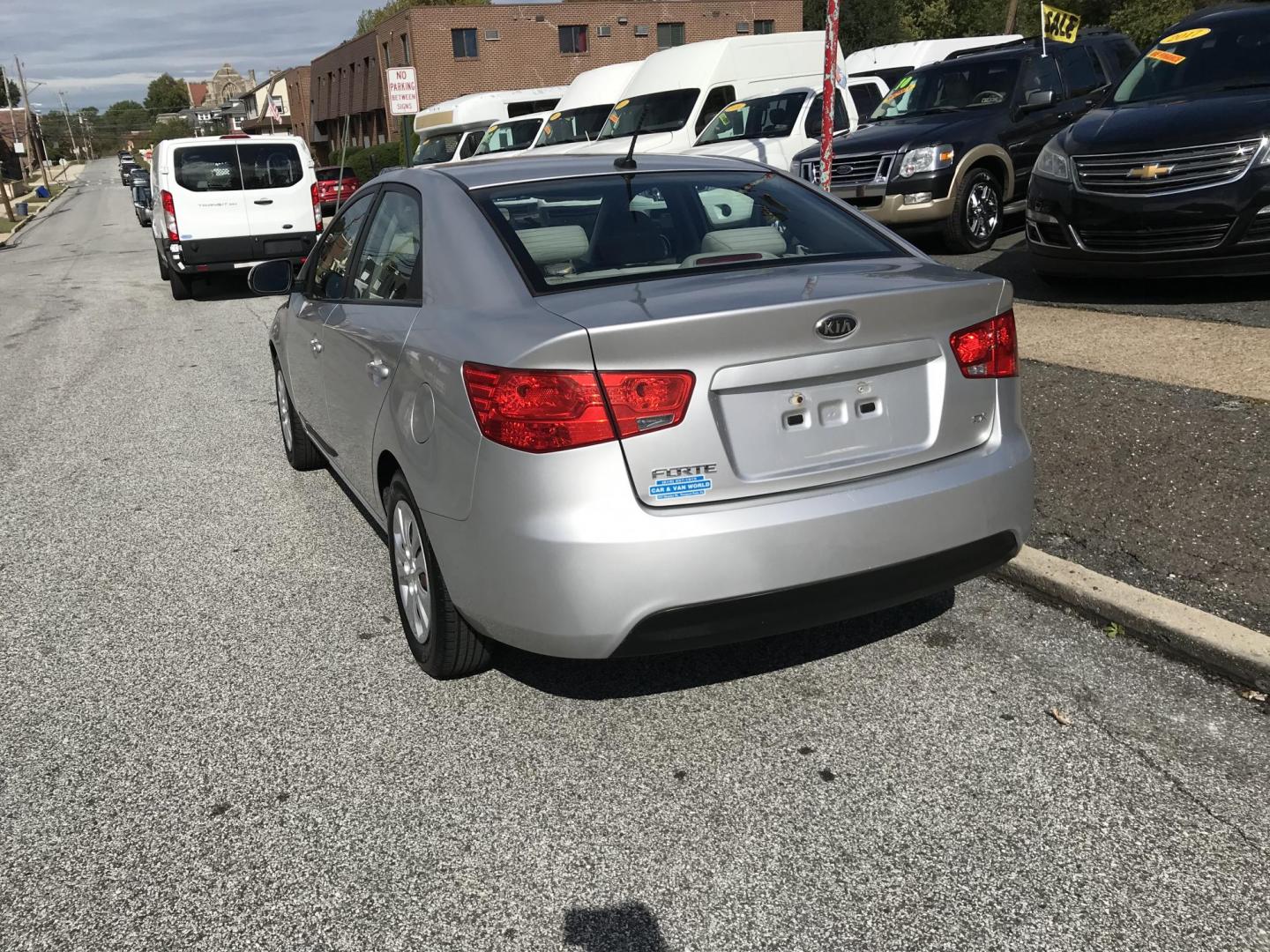 2012 Silver /Gray Kia Forte EX (KNAFU4A27C5) with an 2.0L L4 DOHC 16V engine, Automatic transmission, located at 577 Chester Pike, Prospect Park, PA, 19076, (610) 237-1015, 39.886154, -75.302338 - Photo#5