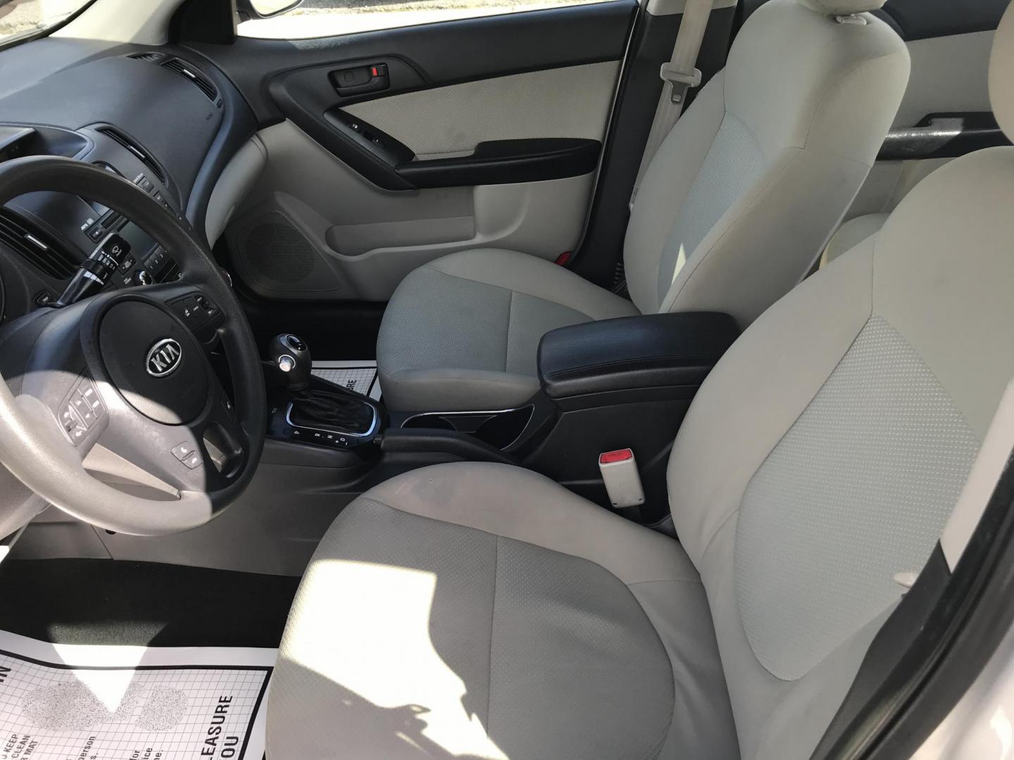 2012 Silver /Gray Kia Forte EX (KNAFU4A27C5) with an 2.0L L4 DOHC 16V engine, Automatic transmission, located at 577 Chester Pike, Prospect Park, PA, 19076, (610) 237-1015, 39.886154, -75.302338 - Photo#9
