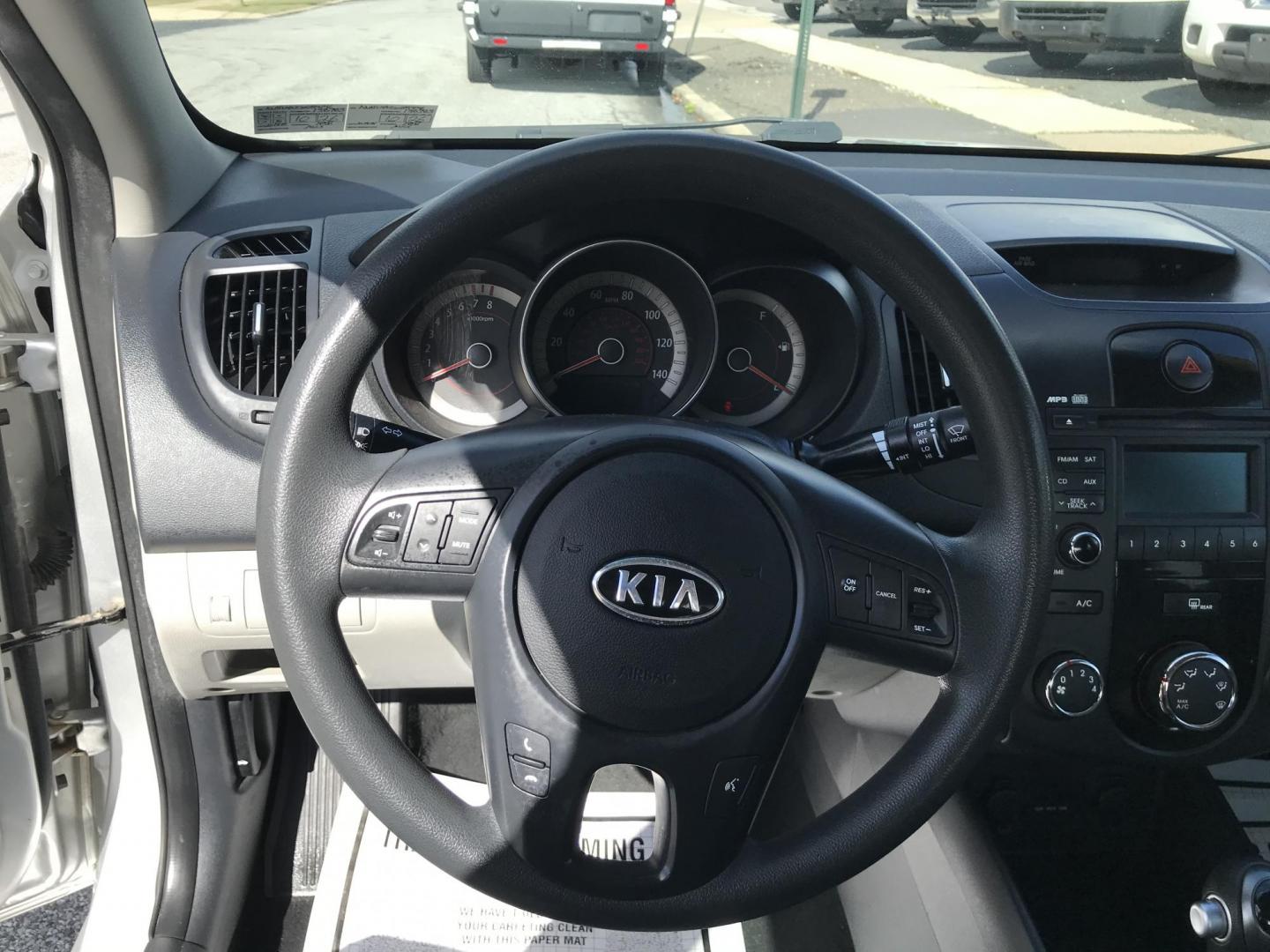2012 Silver /Gray Kia Forte EX (KNAFU4A27C5) with an 2.0L L4 DOHC 16V engine, Automatic transmission, located at 577 Chester Pike, Prospect Park, PA, 19076, (610) 237-1015, 39.886154, -75.302338 - Photo#11