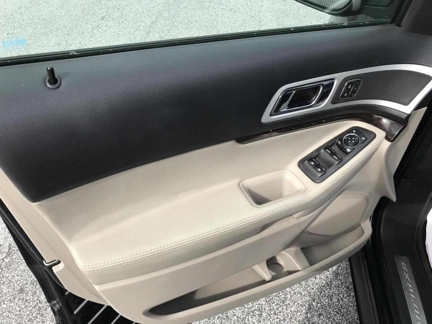 2013 Black /Black Ford Explorer Limited 4WD (1FM5K8F83DG) with an 3.5L V6 DOHC 24V engine, 6-Speed Automatic transmission, located at 577 Chester Pike, Prospect Park, PA, 19076, (610) 237-1015, 39.886154, -75.302338 - 2013 Ford Explorer LIMITED: 3rd row seating, 4x4, navigation system, backup camera, DVD's in rear headrests, new PA inspection, runs LIKE NEW! This vehicle comes inspected and has been given a bumper to bumper safety check. It is very clean, reliable, and well maintained. We offer a unique pay pl - Photo#9