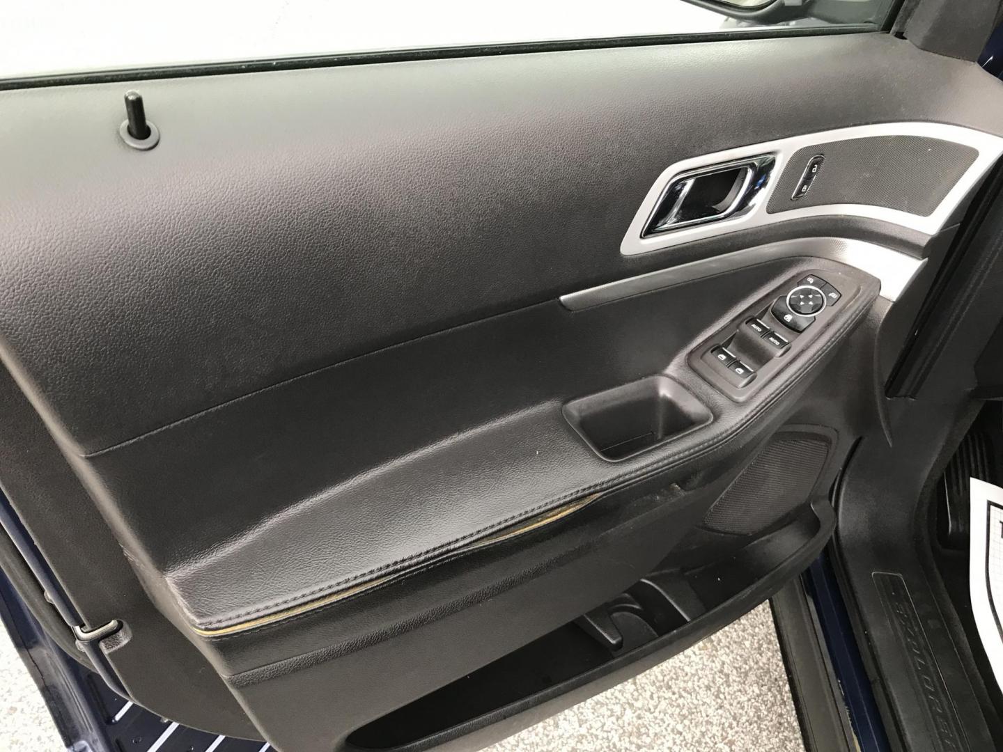 2012 Blue /Black Ford Explorer XLT 4WD (1FMHK8D88CG) with an 3.5L V6 DOHC 24V engine, 6-Speed Automatic transmission, located at 577 Chester Pike, Prospect Park, PA, 19076, (610) 237-1015, 39.886154, -75.302338 - 2012 Ford Explorer XLT: Navigation system, backup camera, 4x4, 3rd row seating, new PA inspection, SUPER CLEAN, runs LIKE NEW! This vehicle comes inspected and has been given a bumper to bumper safety check. It is very clean, reliable, and well maintained. We offer a unique pay plan that is known - Photo#9