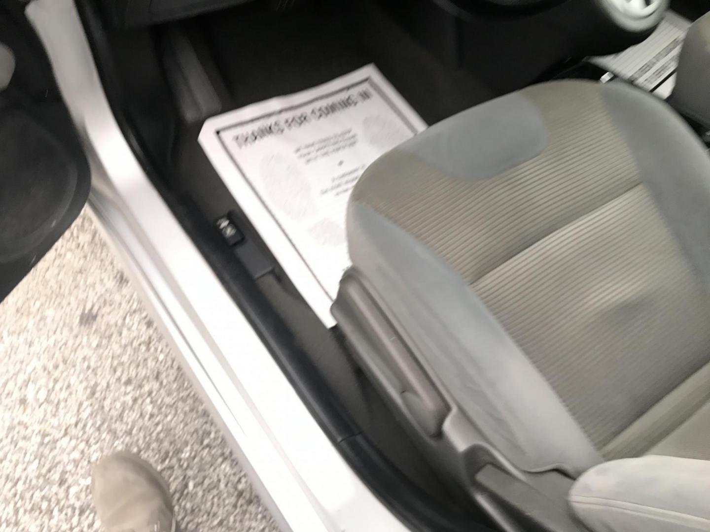 2010 Silver /Gray Nissan Sentra 2.0 (3N1AB6AP9AL) with an 2.0L L4 DOHC 16V engine, Continuously Variable Transmisson transmission, located at 577 Chester Pike, Prospect Park, PA, 19076, (610) 237-1015, 39.886154, -75.302338 - 2010 Nissan Sentra: New PA inspection, great on gas, runs EXCELLENT! - Photo#8