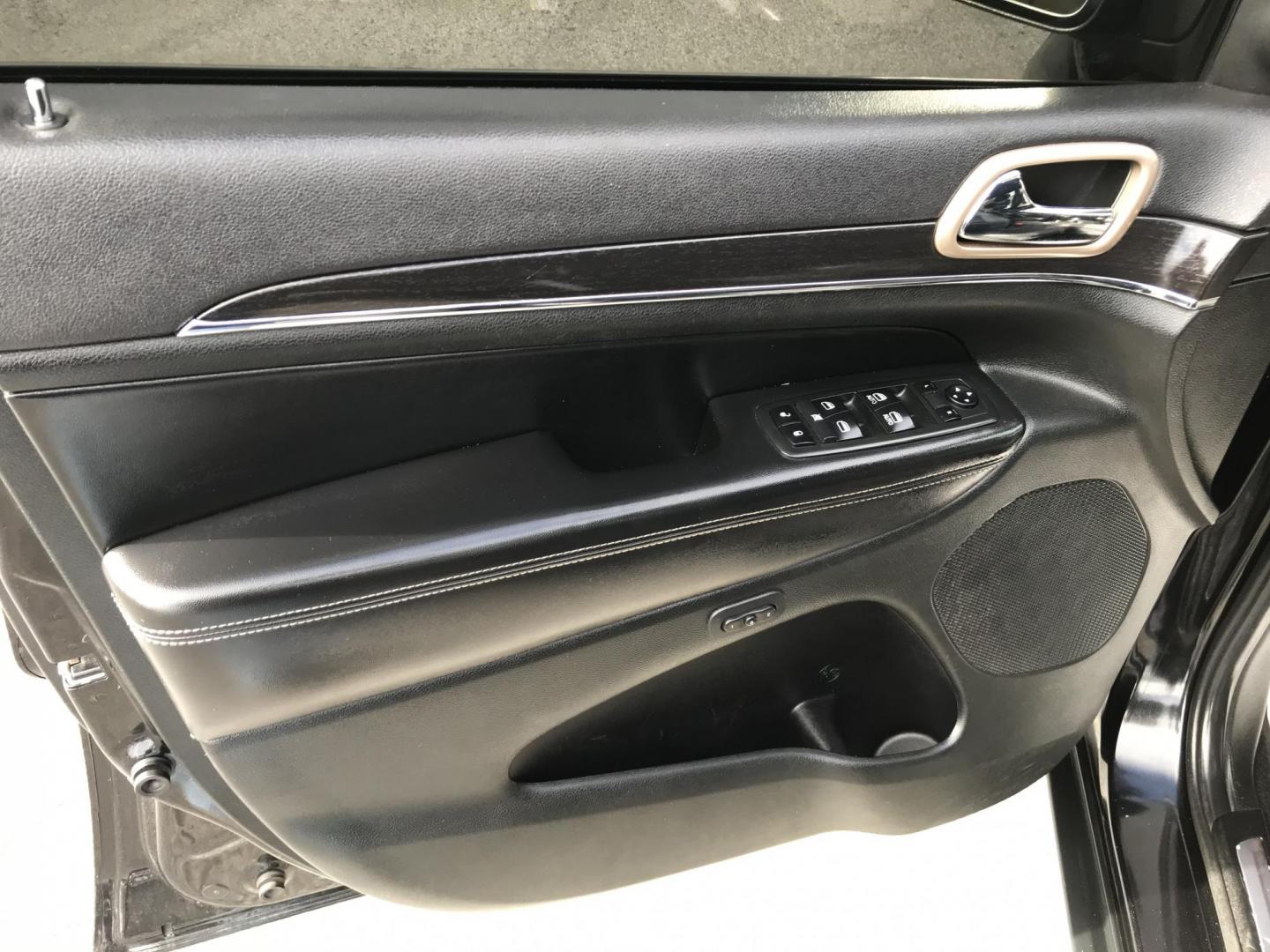 2014 Black /Black Jeep Grand Cherokee Limited 4WD (1C4RJFBG5EC) with an 3.6L V6 DOHC 24V engine, 5-Speed Automatic transmission, located at 577 Chester Pike, Prospect Park, PA, 19076, (610) 237-1015, 39.886154, -75.302338 - 2014 Jeep Grand Cherokee LIMITED: Backup camera, 4x4, sunroof, fully loaded, new PA inspection, looks and runs LIKE NEW! This vehicle comes inspected and has been given a bumper to bumper safety check. It is very clean, reliable, and well maintained. We offer a unique pay plan that is known for b - Photo#10