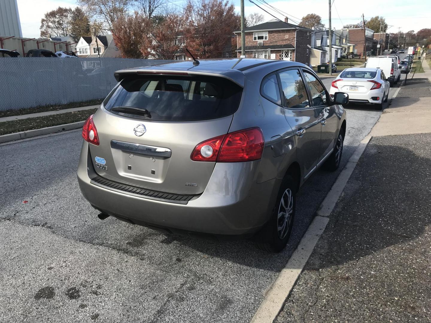 2012 Gray /Black Nissan Rogue S AWD (JN8AS5MVXCW) with an 2.5L L4 DOHC 16V engine, Continuously Variable Transmission transmission, located at 577 Chester Pike, Prospect Park, PA, 19076, (610) 237-1015, 39.886154, -75.302338 - Photo#4