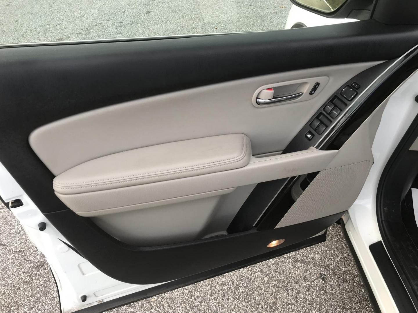 2012 White /Beige Mazda CX-9 Touring AWD (JM3TB3CV0C0) with an 3.7L V6 DOHC 24V engine, 6-Speed Automatic transmission, located at 577 Chester Pike, Prospect Park, PA, 19076, (610) 237-1015, 39.886154, -75.302338 - Photo#8