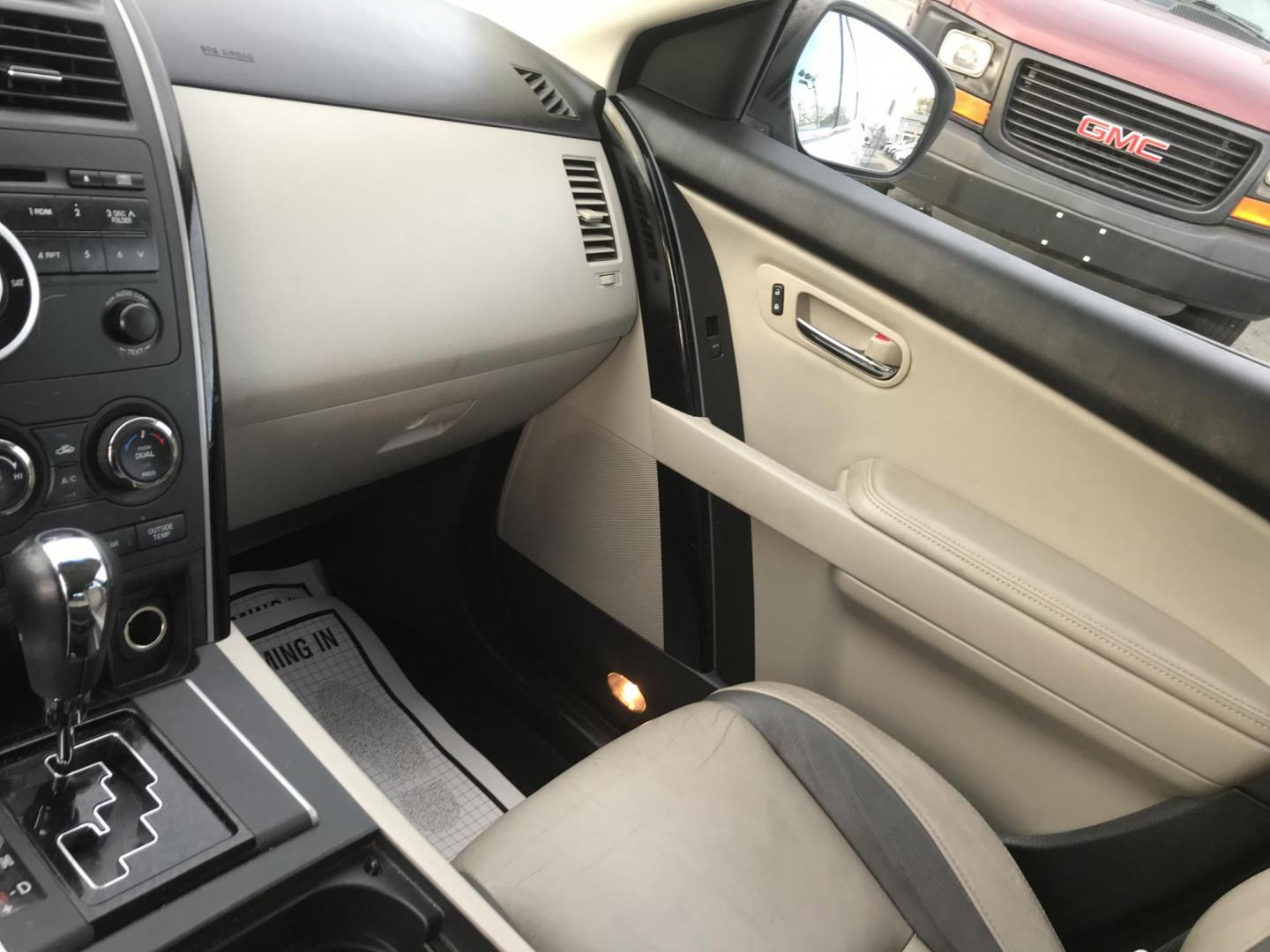 2012 White /Beige Mazda CX-9 Touring AWD (JM3TB3CV0C0) with an 3.7L V6 DOHC 24V engine, 6-Speed Automatic transmission, located at 577 Chester Pike, Prospect Park, PA, 19076, (610) 237-1015, 39.886154, -75.302338 - Photo#14