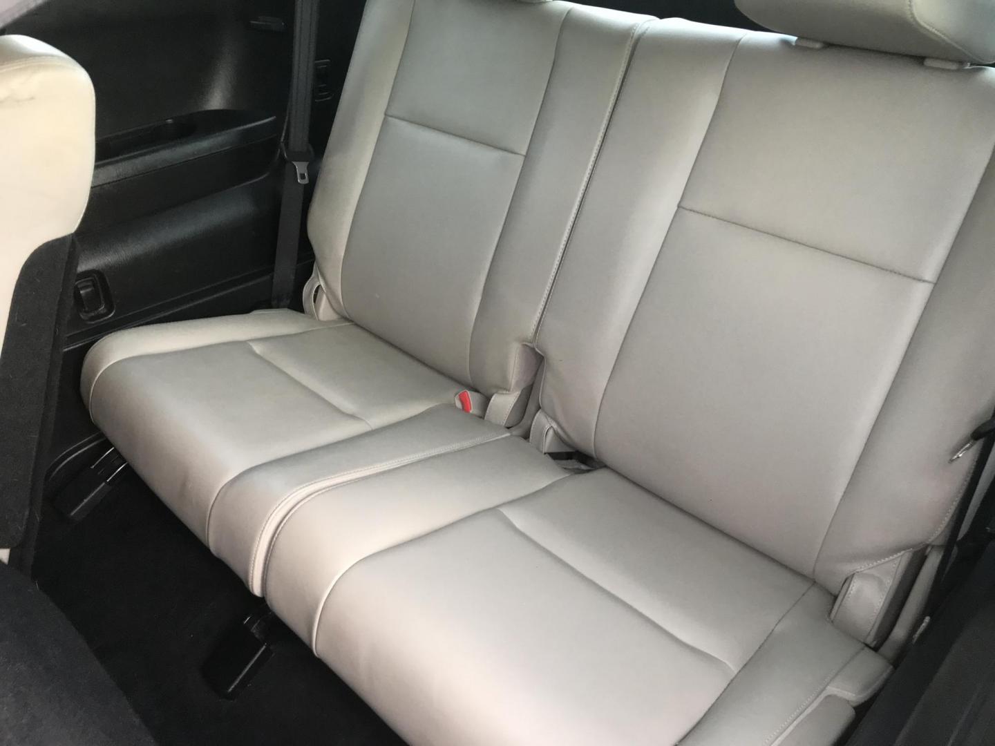 2012 White /Beige Mazda CX-9 Touring AWD (JM3TB3CV0C0) with an 3.7L V6 DOHC 24V engine, 6-Speed Automatic transmission, located at 577 Chester Pike, Prospect Park, PA, 19076, (610) 237-1015, 39.886154, -75.302338 - Photo#17