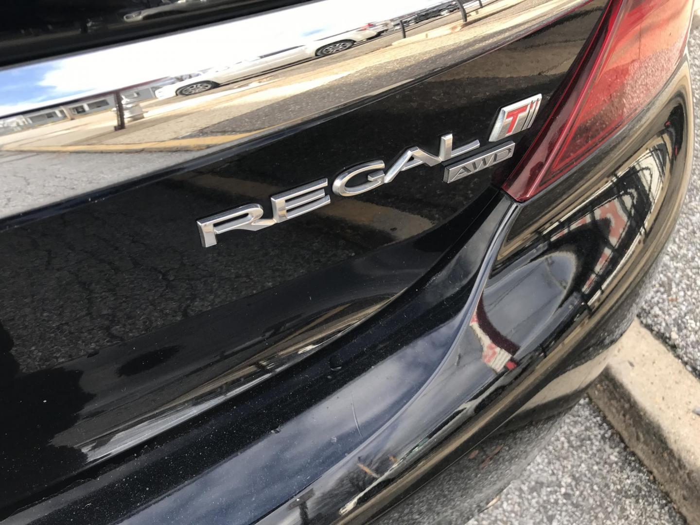 2017 Black /Black Buick Regal Leather AWD (2G4GM5EX9H9) with an 2.0L L4 DOHC 16V TURBO engine, 6A transmission, located at 577 Chester Pike, Prospect Park, PA, 19076, (610) 237-1015, 39.886154, -75.302338 - Photo#6