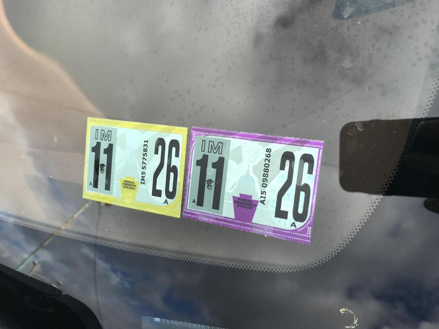 2017 Black /Black Buick Regal Leather AWD (2G4GM5EX9H9) with an 2.0L L4 DOHC 16V TURBO engine, 6A transmission, located at 577 Chester Pike, Prospect Park, PA, 19076, (610) 237-1015, 39.886154, -75.302338 - Photo#8