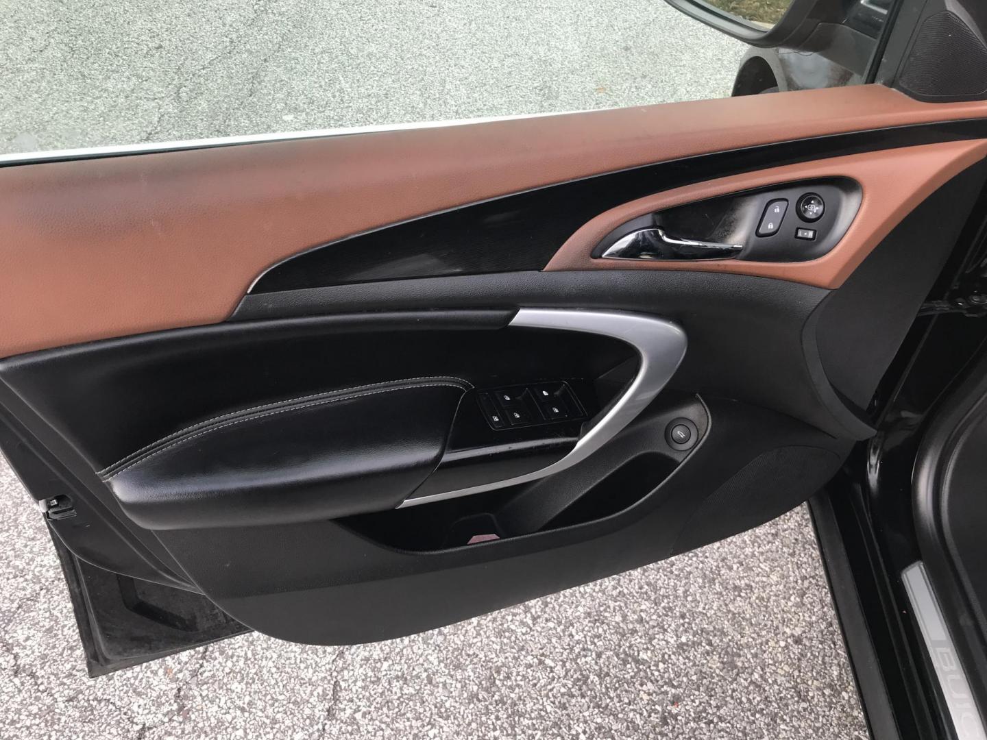 2017 Black /Black Buick Regal Leather AWD (2G4GM5EX9H9) with an 2.0L L4 DOHC 16V TURBO engine, 6A transmission, located at 577 Chester Pike, Prospect Park, PA, 19076, (610) 237-1015, 39.886154, -75.302338 - Photo#10