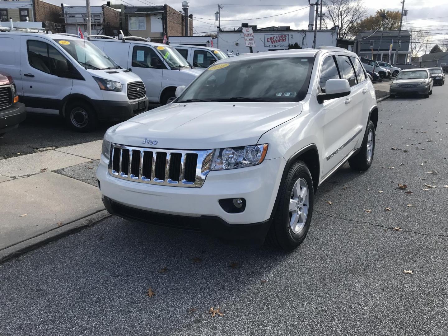 2012 White /Black Jeep Grand Cherokee Laredo 4WD (1C4RJFAG3CC) with an 3.6L V6 DOHC 24V engine, 5-Speed Automatic transmission, located at 577 Chester Pike, Prospect Park, PA, 19076, (610) 237-1015, 39.886154, -75.302338 - Photo#2