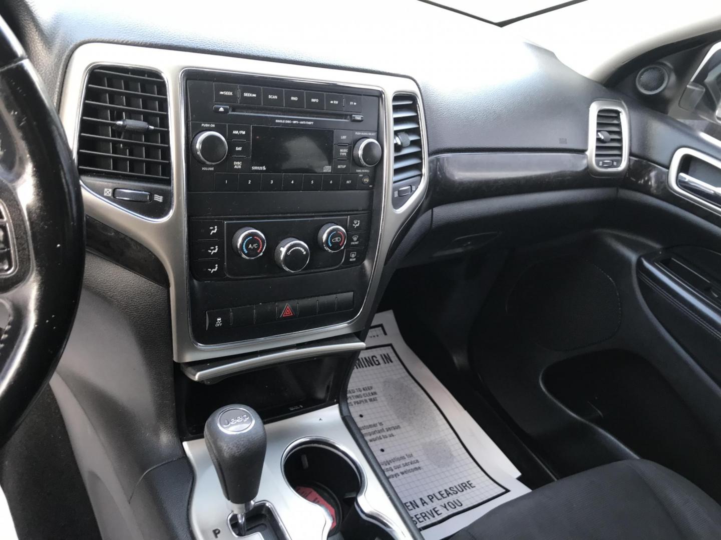 2012 White /Black Jeep Grand Cherokee Laredo 4WD (1C4RJFAG3CC) with an 3.6L V6 DOHC 24V engine, 5-Speed Automatic transmission, located at 577 Chester Pike, Prospect Park, PA, 19076, (610) 237-1015, 39.886154, -75.302338 - Photo#12