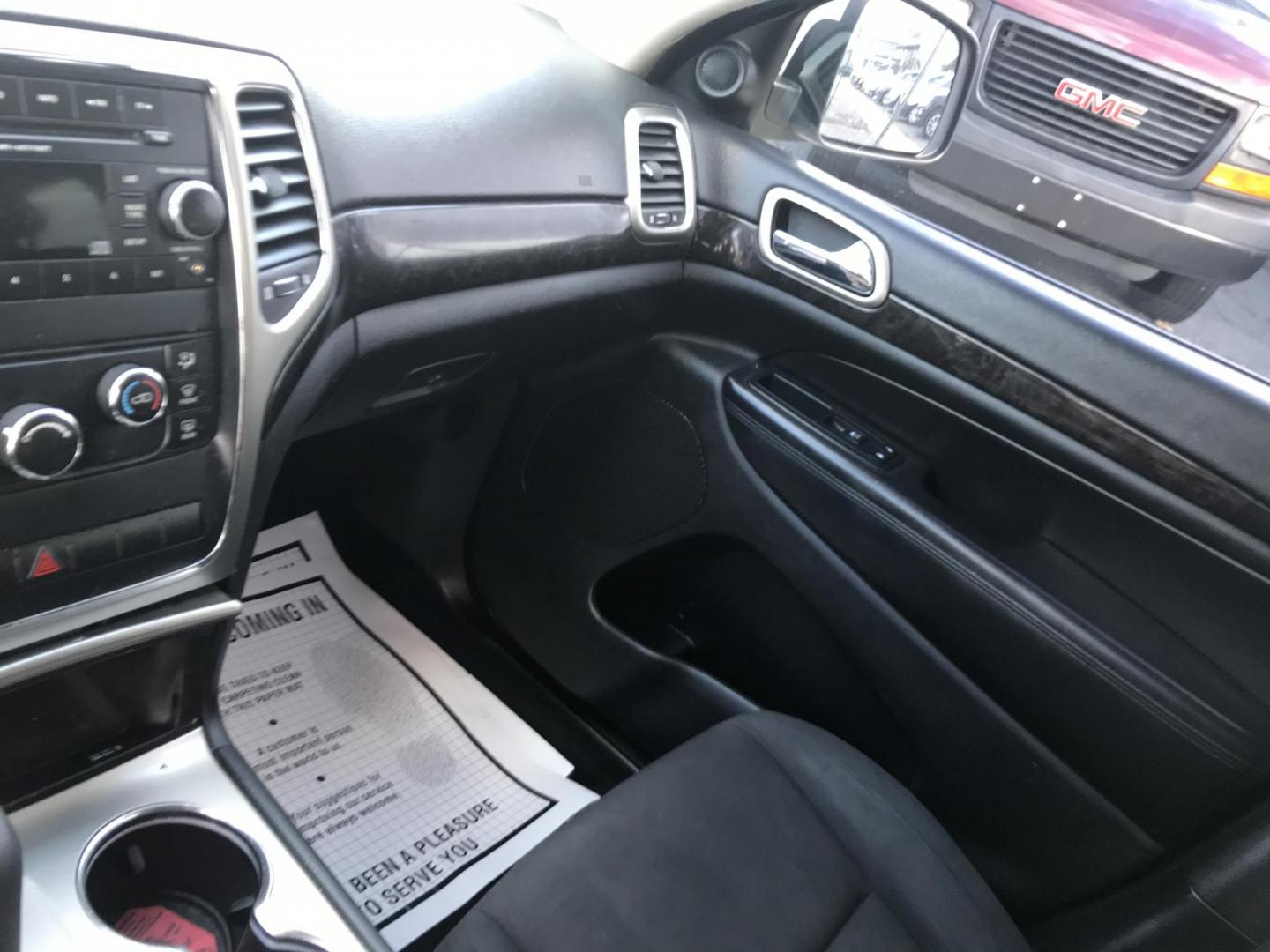 2012 White /Black Jeep Grand Cherokee Laredo 4WD (1C4RJFAG3CC) with an 3.6L V6 DOHC 24V engine, 5-Speed Automatic transmission, located at 577 Chester Pike, Prospect Park, PA, 19076, (610) 237-1015, 39.886154, -75.302338 - Photo#14