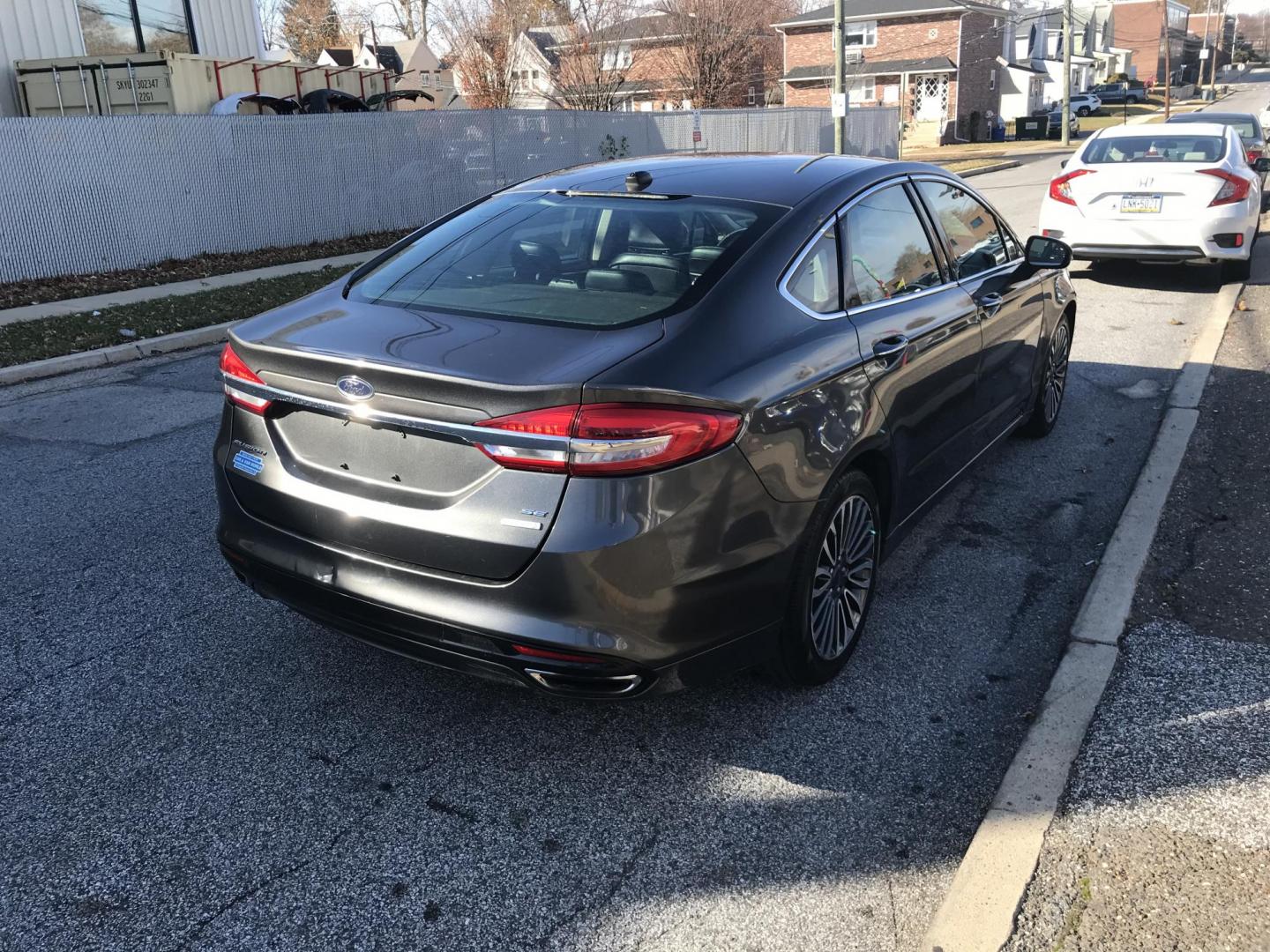 2017 Gray /Black Ford Fusion SE (3FA6P0H96HR) with an 2.0L L4 DOHC 16V engine, 6A transmission, located at 577 Chester Pike, Prospect Park, PA, 19076, (610) 237-1015, 39.886154, -75.302338 - Photo#3