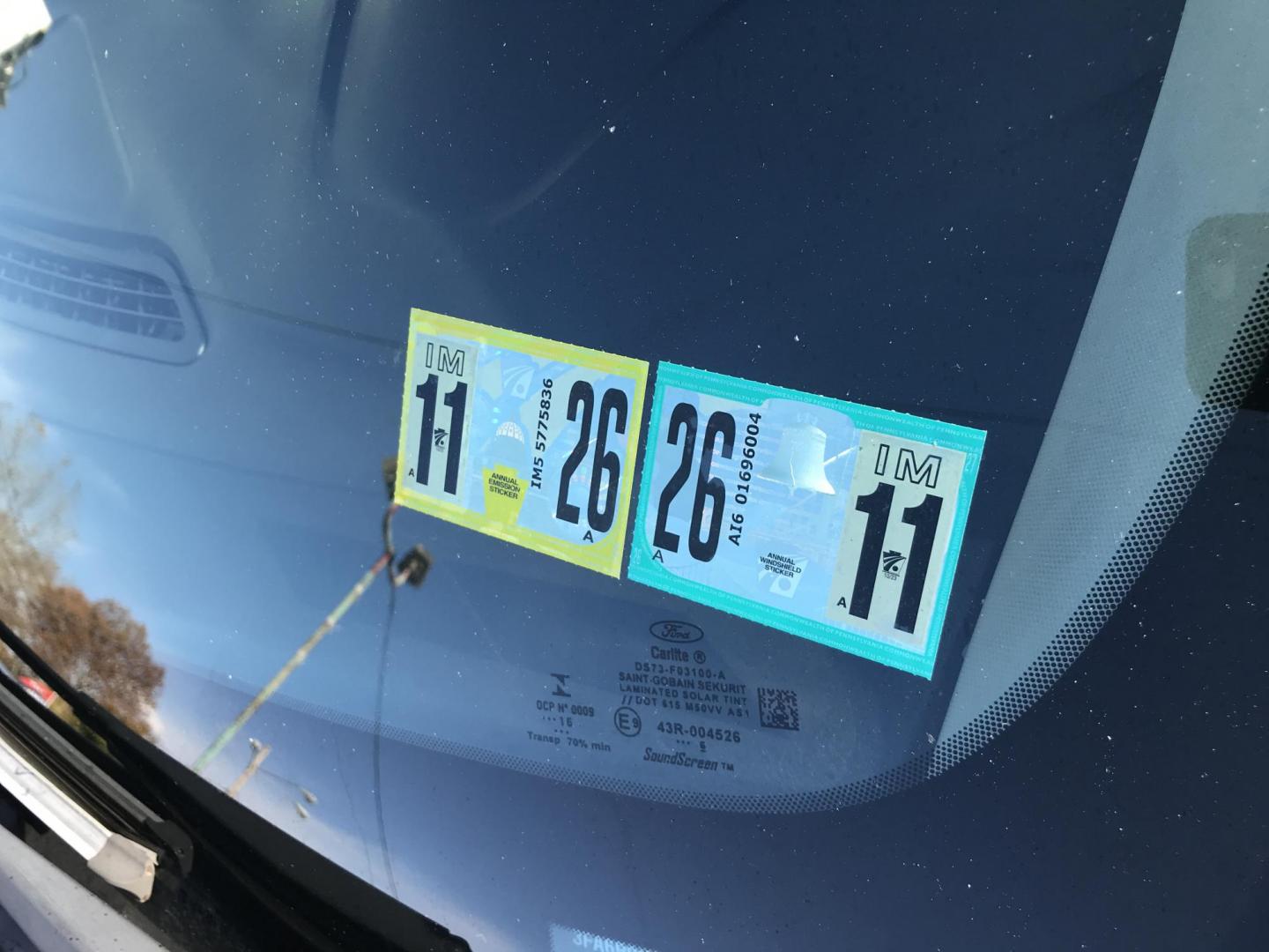 2017 Gray /Black Ford Fusion SE (3FA6P0H96HR) with an 2.0L L4 DOHC 16V engine, 6A transmission, located at 577 Chester Pike, Prospect Park, PA, 19076, (610) 237-1015, 39.886154, -75.302338 - Photo#5