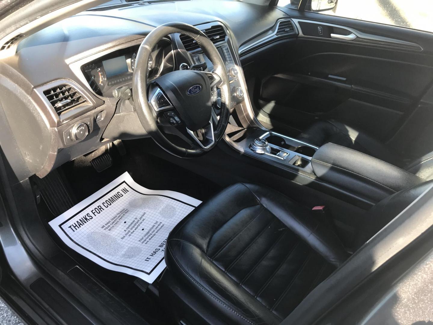 2017 Gray /Black Ford Fusion SE (3FA6P0H96HR) with an 2.0L L4 DOHC 16V engine, 6A transmission, located at 577 Chester Pike, Prospect Park, PA, 19076, (610) 237-1015, 39.886154, -75.302338 - Photo#6