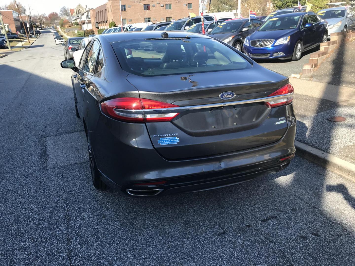 2017 Gray /Black Ford Fusion SE (3FA6P0H96HR) with an 2.0L L4 DOHC 16V engine, 6A transmission, located at 577 Chester Pike, Prospect Park, PA, 19076, (610) 237-1015, 39.886154, -75.302338 - Photo#4