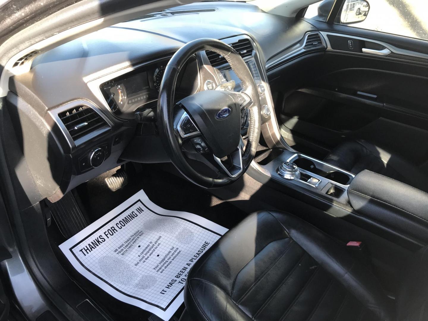 2017 Gray /Black Ford Fusion SE (3FA6P0H96HR) with an 2.0L L4 DOHC 16V engine, 6A transmission, located at 577 Chester Pike, Prospect Park, PA, 19076, (610) 237-1015, 39.886154, -75.302338 - Photo#9