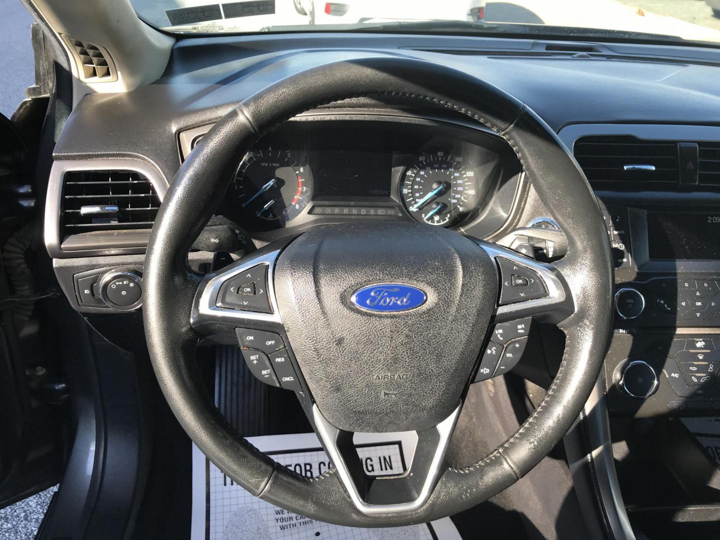 2017 Gray /Black Ford Fusion SE (3FA6P0H96HR) with an 2.0L L4 DOHC 16V engine, 6A transmission, located at 577 Chester Pike, Prospect Park, PA, 19076, (610) 237-1015, 39.886154, -75.302338 - Photo#10