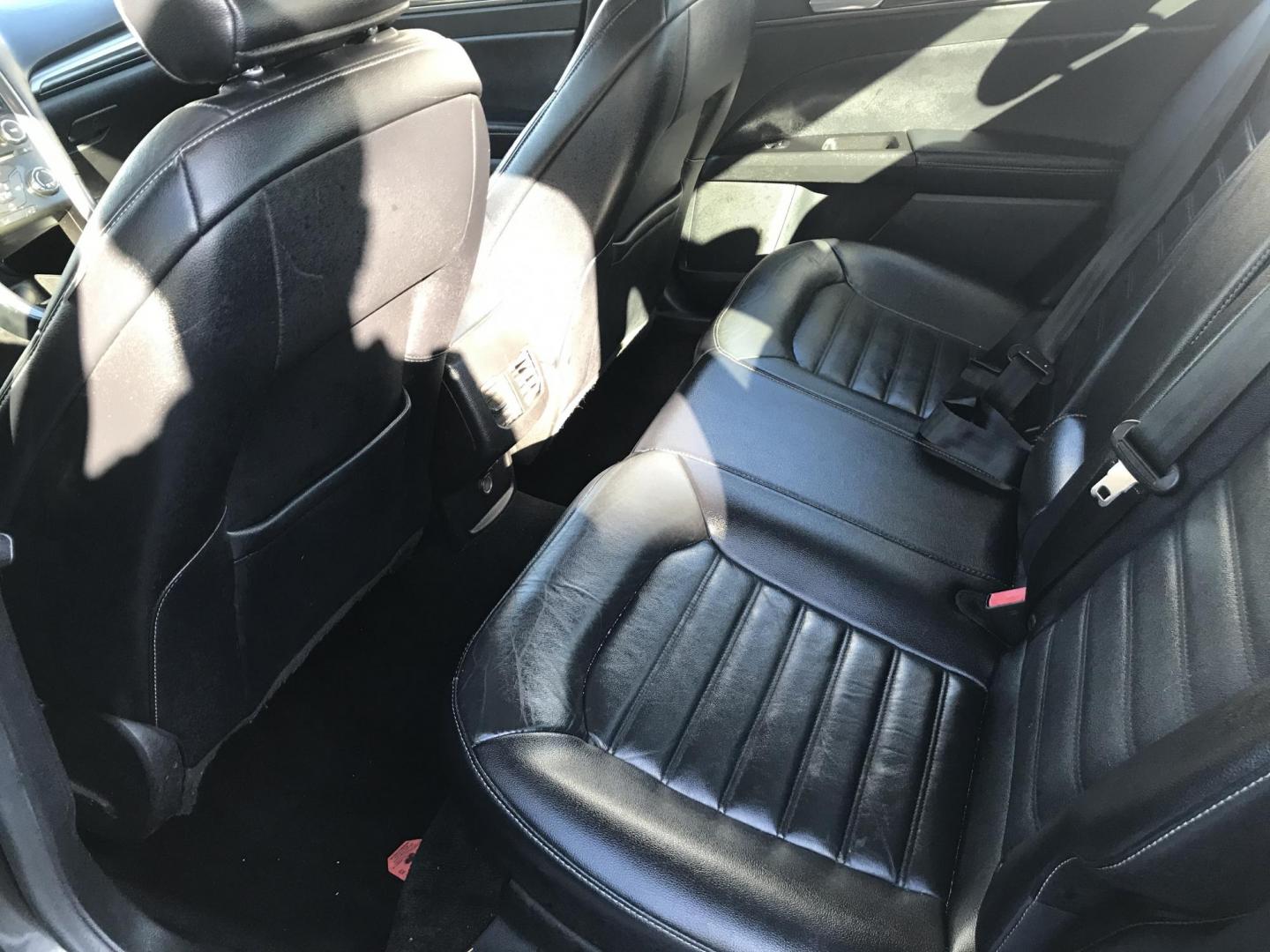 2017 Gray /Black Ford Fusion SE (3FA6P0H96HR) with an 2.0L L4 DOHC 16V engine, 6A transmission, located at 577 Chester Pike, Prospect Park, PA, 19076, (610) 237-1015, 39.886154, -75.302338 - Photo#14