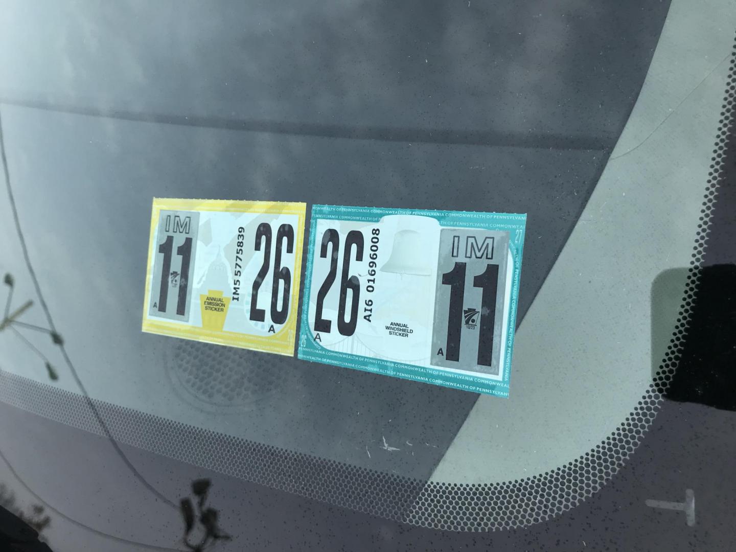2011 Silver /Black Dodge Grand Caravan Crew (2D4RN5DG9BR) with an 3.6L V6 DOHC 24V engine, 6-Speed Automatic transmission, located at 577 Chester Pike, Prospect Park, PA, 19076, (610) 237-1015, 39.886154, -75.302338 - 2011 Dodge Grand Caravan Crew: Backup camera, stow and go seating, new PA inspection, SUPER CLEAN, runs LIKE NEW! This vehicle comes inspected and has been given a bumper to bumper safety check. It is very clean, reliable, and well maintained. We offer a unique pay plan that is known for being th - Photo#6