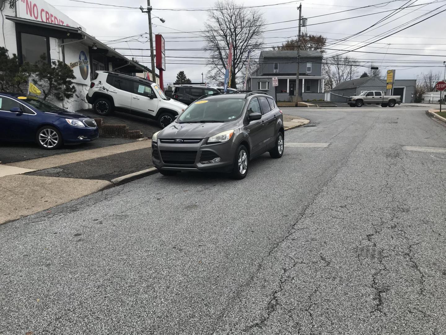 2013 Gray /Gray Ford Escape SE FWD (1FMCU0G95DU) with an 2.0L L4 DOHC 16V engine, 6-Speed Automatic transmission, located at 577 Chester Pike, Prospect Park, PA, 19076, (610) 237-1015, 39.886154, -75.302338 - 2013 Ford Escape: Only 125k miles, great on gas, new PA inspection, SUPER CLEAN, runs LIKE NEW! This vehicle comes inspected and has been given a bumper to bumper safety check. It is very clean, reliable, and well maintained. We offer a unique pay plan that is known for being the easiest and fast - Photo#1