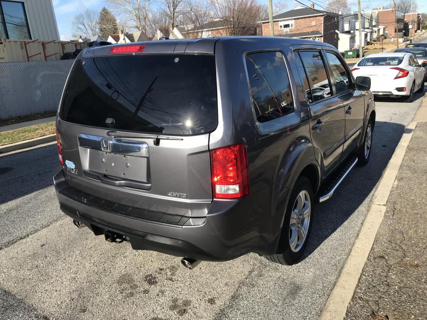 2015 Gray /Gray Honda Pilot EX-L 4WD 5-Spd AT (5FNYF4H50FB) with an 3.5L V6 SOHC 24V engine, 5-Speed Automatic transmission, located at 577 Chester Pike, Prospect Park, PA, 19076, (610) 237-1015, 39.886154, -75.302338 - 2015 Honda Pilot EX-L: Only 96k miles, 3rd row seating, 4x4, sunroof, backup camera, new PA inspection, runs LIKE NEW! This vehicle comes inspected and has been given a bumper to bumper safety check. It is very clean, reliable, and well maintained. We offer a unique pay plan that is known for bei - Photo#4
