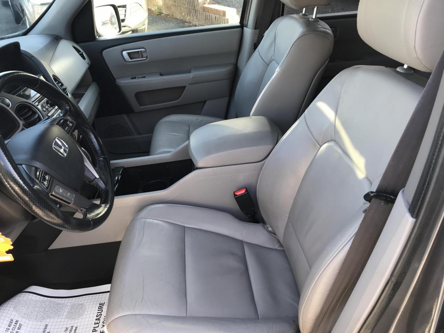 2015 Gray /Gray Honda Pilot EX-L 4WD 5-Spd AT (5FNYF4H50FB) with an 3.5L V6 SOHC 24V engine, 5-Speed Automatic transmission, located at 577 Chester Pike, Prospect Park, PA, 19076, (610) 237-1015, 39.886154, -75.302338 - 2015 Honda Pilot EX-L: Only 96k miles, 3rd row seating, 4x4, sunroof, backup camera, new PA inspection, runs LIKE NEW! This vehicle comes inspected and has been given a bumper to bumper safety check. It is very clean, reliable, and well maintained. We offer a unique pay plan that is known for bei - Photo#10
