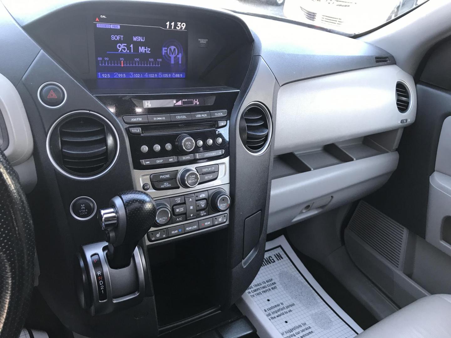 2015 Gray /Gray Honda Pilot EX-L 4WD 5-Spd AT (5FNYF4H50FB) with an 3.5L V6 SOHC 24V engine, 5-Speed Automatic transmission, located at 577 Chester Pike, Prospect Park, PA, 19076, (610) 237-1015, 39.886154, -75.302338 - 2015 Honda Pilot EX-L: Only 96k miles, 3rd row seating, 4x4, sunroof, backup camera, new PA inspection, runs LIKE NEW! This vehicle comes inspected and has been given a bumper to bumper safety check. It is very clean, reliable, and well maintained. We offer a unique pay plan that is known for bei - Photo#13