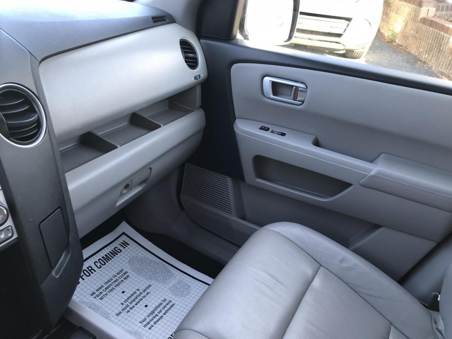 2015 Gray /Gray Honda Pilot EX-L 4WD 5-Spd AT (5FNYF4H50FB) with an 3.5L V6 SOHC 24V engine, 5-Speed Automatic transmission, located at 577 Chester Pike, Prospect Park, PA, 19076, (610) 237-1015, 39.886154, -75.302338 - 2015 Honda Pilot EX-L: Only 96k miles, 3rd row seating, 4x4, sunroof, backup camera, new PA inspection, runs LIKE NEW! This vehicle comes inspected and has been given a bumper to bumper safety check. It is very clean, reliable, and well maintained. We offer a unique pay plan that is known for bei - Photo#16