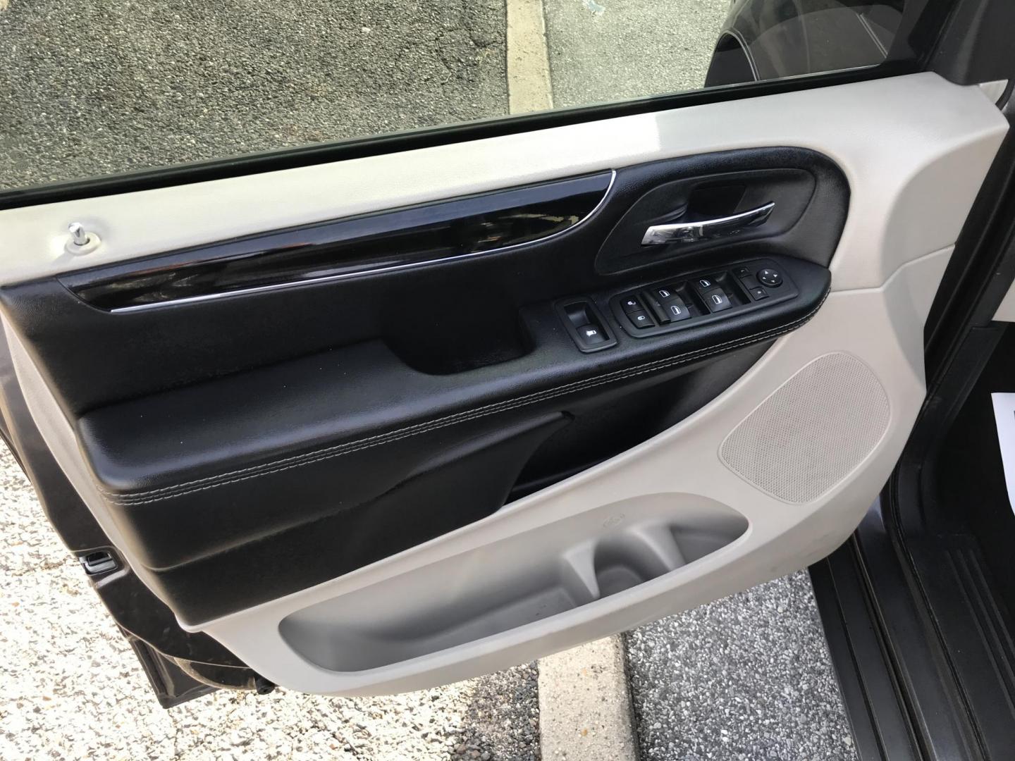 2020 Charcoal /Black Dodge Grand Caravan SXT (2C4RDGCGXLR) with an 3.6L V6 DOHC 24V engine, 6A transmission, located at 577 Chester Pike, Prospect Park, PA, 19076, (610) 237-1015, 39.886154, -75.302338 - 2020 Dodge Grand Caravan SXT: Stow and go seating, backup camera, new PA inspection, runs LIKE NEW! This vehicle comes inspected and has been given a bumper to bumper safety check. It is very clean, reliable, and well maintained. We offer a unique pay plan that is known for being the easiest and - Photo#8