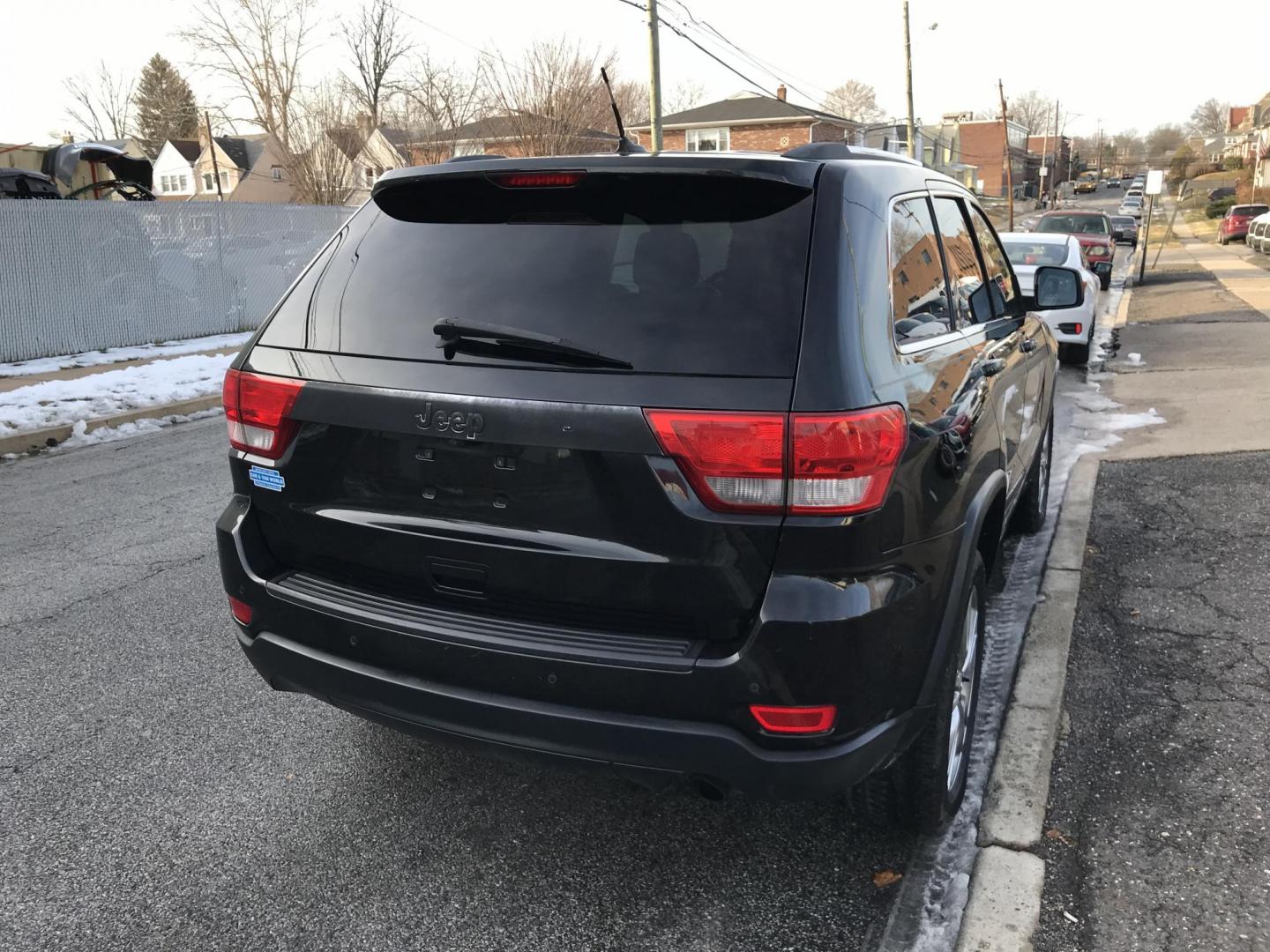 2013 Black /Black Jeep Grand Cherokee Laredo 4WD (1C4RJFAG4DC) with an 3.6L V6 DOHC 24V engine, 5-Speed Automatic transmission, located at 577 Chester Pike, Prospect Park, PA, 19076, (610) 237-1015, 39.886154, -75.302338 - 2013 Jeep Grand Cherokee Laredo: Backup camera, sunroof, new PA inspection, SUPER CLEAN, runs LIKE NEW! This vehicle comes inspected and has been given a bumper to bumper safety check. It is very clean, reliable, and well maintained. We offer a unique pay plan that is known for being the easiest - Photo#4