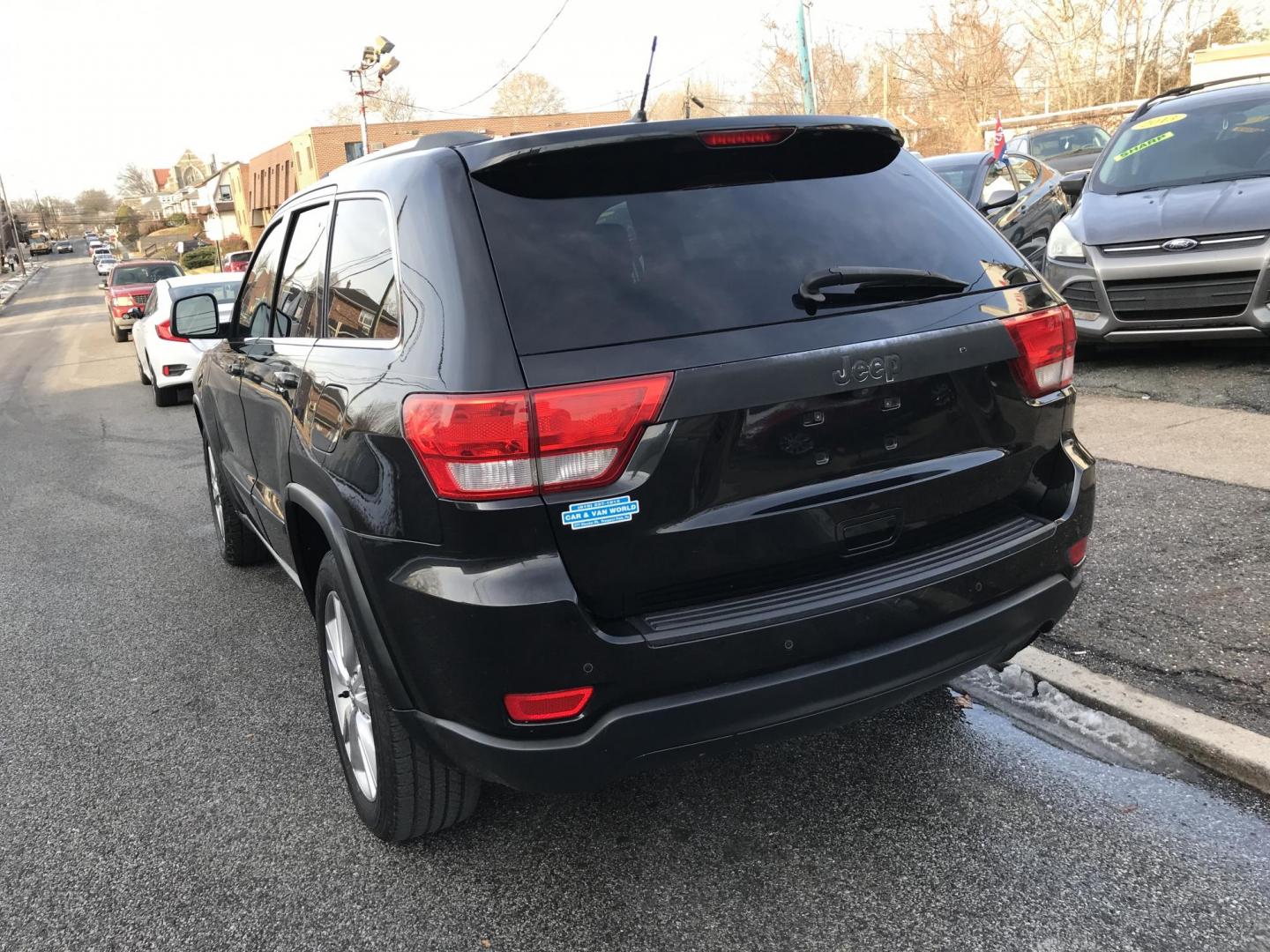 2013 Black /Black Jeep Grand Cherokee Laredo 4WD (1C4RJFAG4DC) with an 3.6L V6 DOHC 24V engine, 5-Speed Automatic transmission, located at 577 Chester Pike, Prospect Park, PA, 19076, (610) 237-1015, 39.886154, -75.302338 - 2013 Jeep Grand Cherokee Laredo: Backup camera, sunroof, new PA inspection, SUPER CLEAN, runs LIKE NEW! This vehicle comes inspected and has been given a bumper to bumper safety check. It is very clean, reliable, and well maintained. We offer a unique pay plan that is known for being the easiest - Photo#5