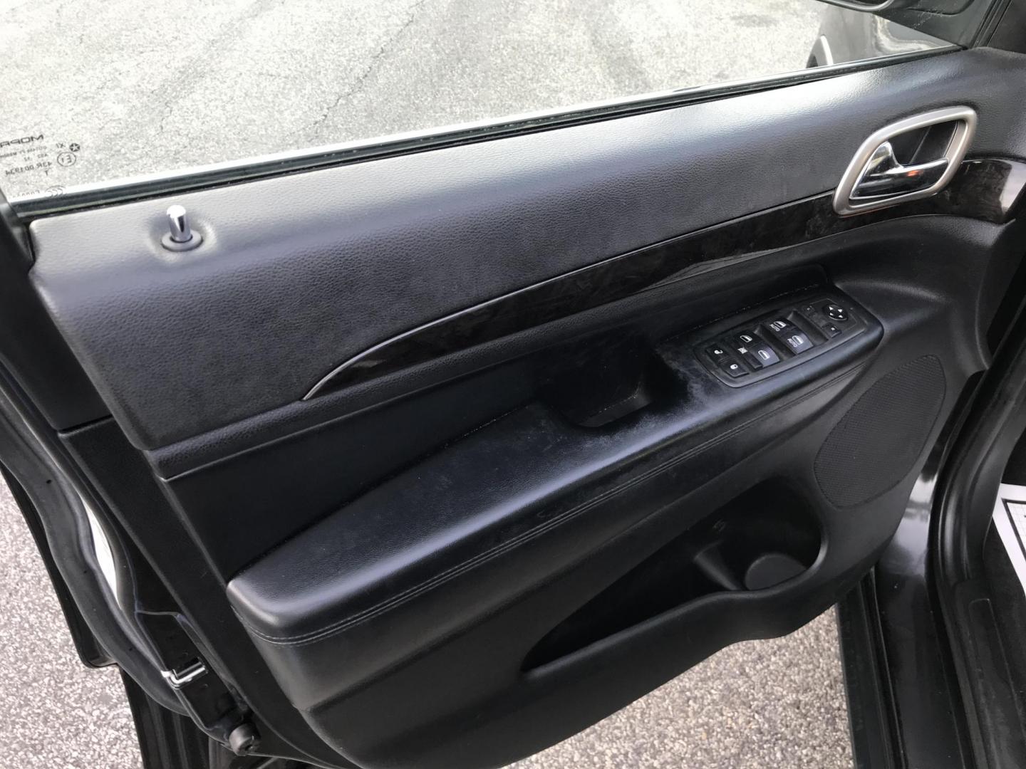 2013 Black /Black Jeep Grand Cherokee Laredo 4WD (1C4RJFAG4DC) with an 3.6L V6 DOHC 24V engine, 5-Speed Automatic transmission, located at 577 Chester Pike, Prospect Park, PA, 19076, (610) 237-1015, 39.886154, -75.302338 - 2013 Jeep Grand Cherokee Laredo: Backup camera, sunroof, new PA inspection, SUPER CLEAN, runs LIKE NEW! This vehicle comes inspected and has been given a bumper to bumper safety check. It is very clean, reliable, and well maintained. We offer a unique pay plan that is known for being the easiest - Photo#9