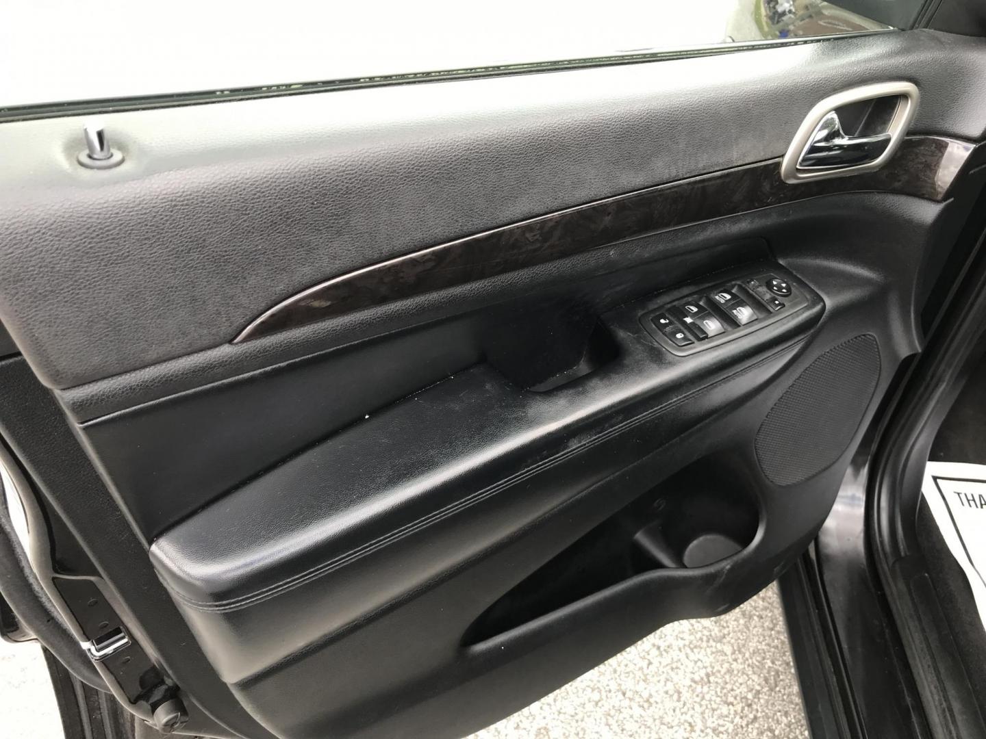 2013 Black /Black Jeep Grand Cherokee Laredo 4WD (1C4RJFAG4DC) with an 3.6L V6 DOHC 24V engine, 5-Speed Automatic transmission, located at 577 Chester Pike, Prospect Park, PA, 19076, (610) 237-1015, 39.886154, -75.302338 - 2013 Jeep Grand Cherokee Laredo: Backup camera, sunroof, new PA inspection, SUPER CLEAN, runs LIKE NEW! This vehicle comes inspected and has been given a bumper to bumper safety check. It is very clean, reliable, and well maintained. We offer a unique pay plan that is known for being the easiest - Photo#8