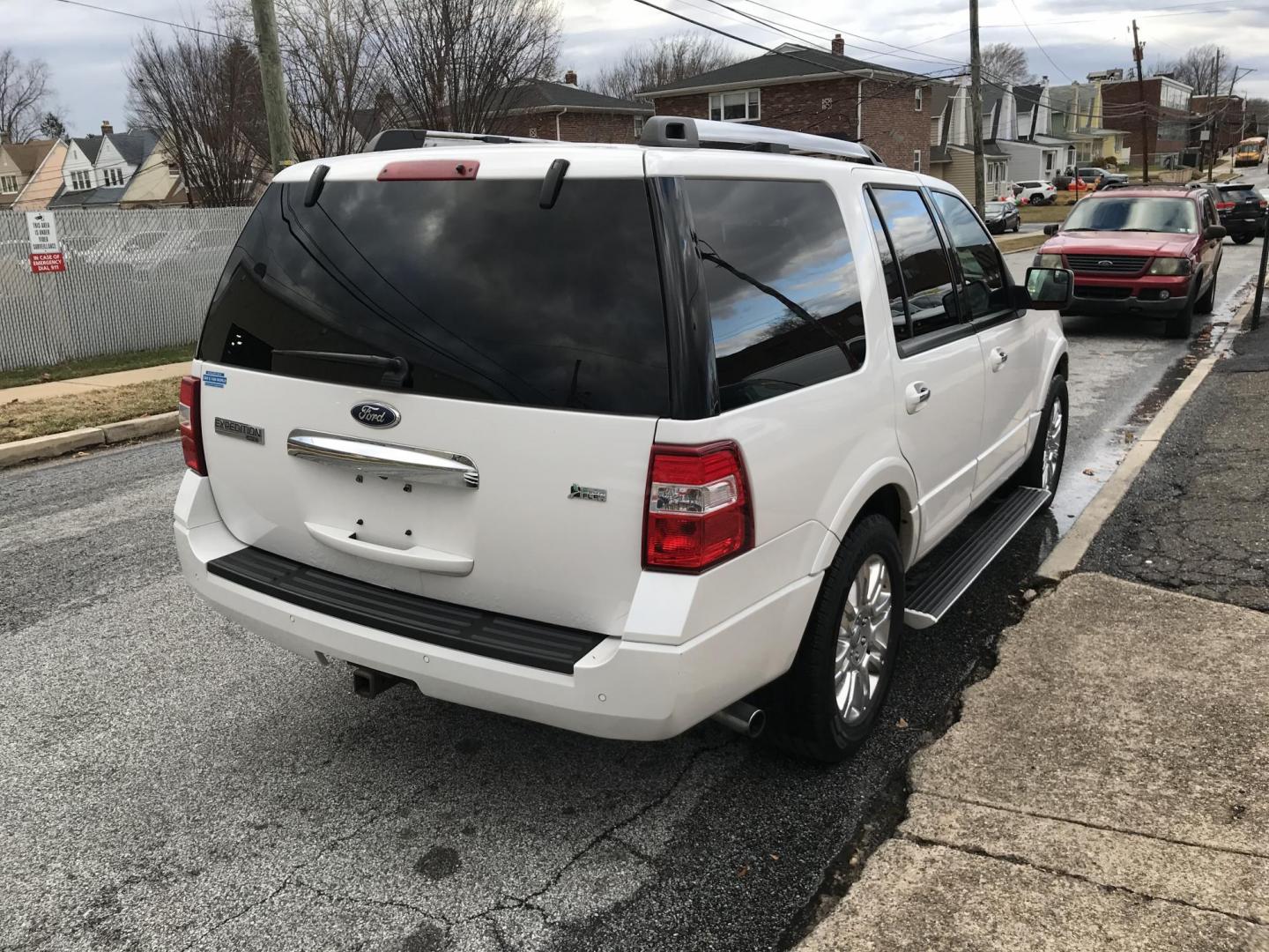 2014 White /Black Ford Expedition Limited 4WD (1FMJU2A56EE) with an 5.4L V8 SOHC 16V FFV engine, 6-Speed Automatic transmission, located at 577 Chester Pike, Prospect Park, PA, 19076, (610) 237-1015, 39.886154, -75.302338 - 2014 Ford Expedition LIMITED: 3rd row seating, 4x4, sunroof, DVD player in headrests, backup camera, navigation system, runs LIKE NEW! This vehicle comes inspected and has been given a bumper to bumper safety check. It is very clean, reliable, and well maintained. We offer a unique pay plan that - Photo#4