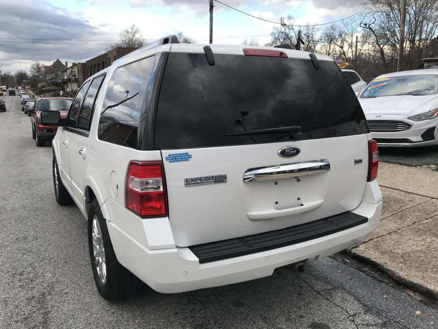 2014 White /Black Ford Expedition Limited 4WD (1FMJU2A56EE) with an 5.4L V8 SOHC 16V FFV engine, 6-Speed Automatic transmission, located at 577 Chester Pike, Prospect Park, PA, 19076, (610) 237-1015, 39.886154, -75.302338 - 2014 Ford Expedition LIMITED: 3rd row seating, 4x4, sunroof, DVD player in headrests, backup camera, navigation system, runs LIKE NEW! This vehicle comes inspected and has been given a bumper to bumper safety check. It is very clean, reliable, and well maintained. We offer a unique pay plan that - Photo#5