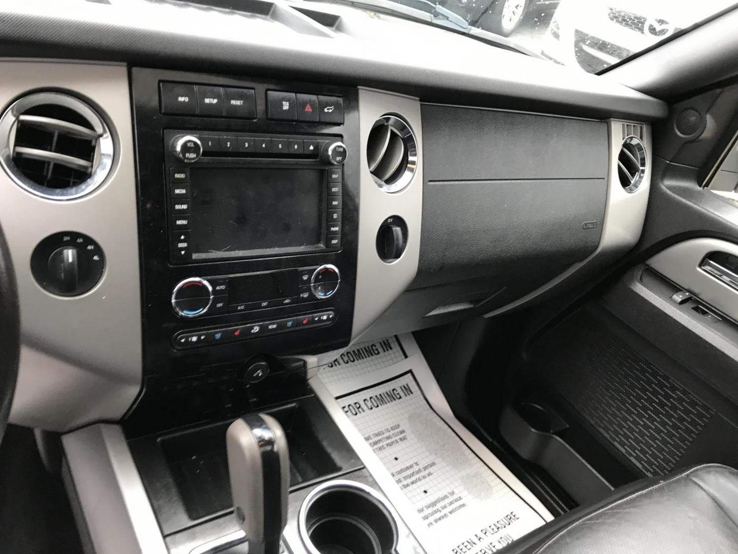 2014 White /Black Ford Expedition Limited 4WD (1FMJU2A56EE) with an 5.4L V8 SOHC 16V FFV engine, 6-Speed Automatic transmission, located at 577 Chester Pike, Prospect Park, PA, 19076, (610) 237-1015, 39.886154, -75.302338 - 2014 Ford Expedition LIMITED: 3rd row seating, 4x4, sunroof, DVD player in headrests, backup camera, navigation system, runs LIKE NEW! This vehicle comes inspected and has been given a bumper to bumper safety check. It is very clean, reliable, and well maintained. We offer a unique pay plan that - Photo#14