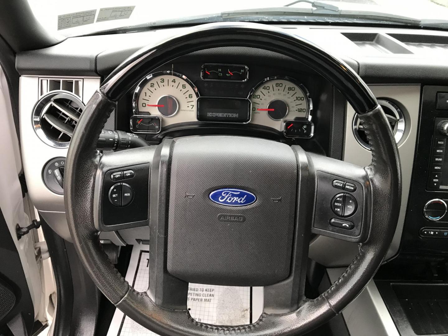 2014 White /Black Ford Expedition Limited 4WD (1FMJU2A56EE) with an 5.4L V8 SOHC 16V FFV engine, 6-Speed Automatic transmission, located at 577 Chester Pike, Prospect Park, PA, 19076, (610) 237-1015, 39.886154, -75.302338 - 2014 Ford Expedition LIMITED: 3rd row seating, 4x4, sunroof, DVD player in headrests, backup camera, navigation system, runs LIKE NEW! This vehicle comes inspected and has been given a bumper to bumper safety check. It is very clean, reliable, and well maintained. We offer a unique pay plan that - Photo#13