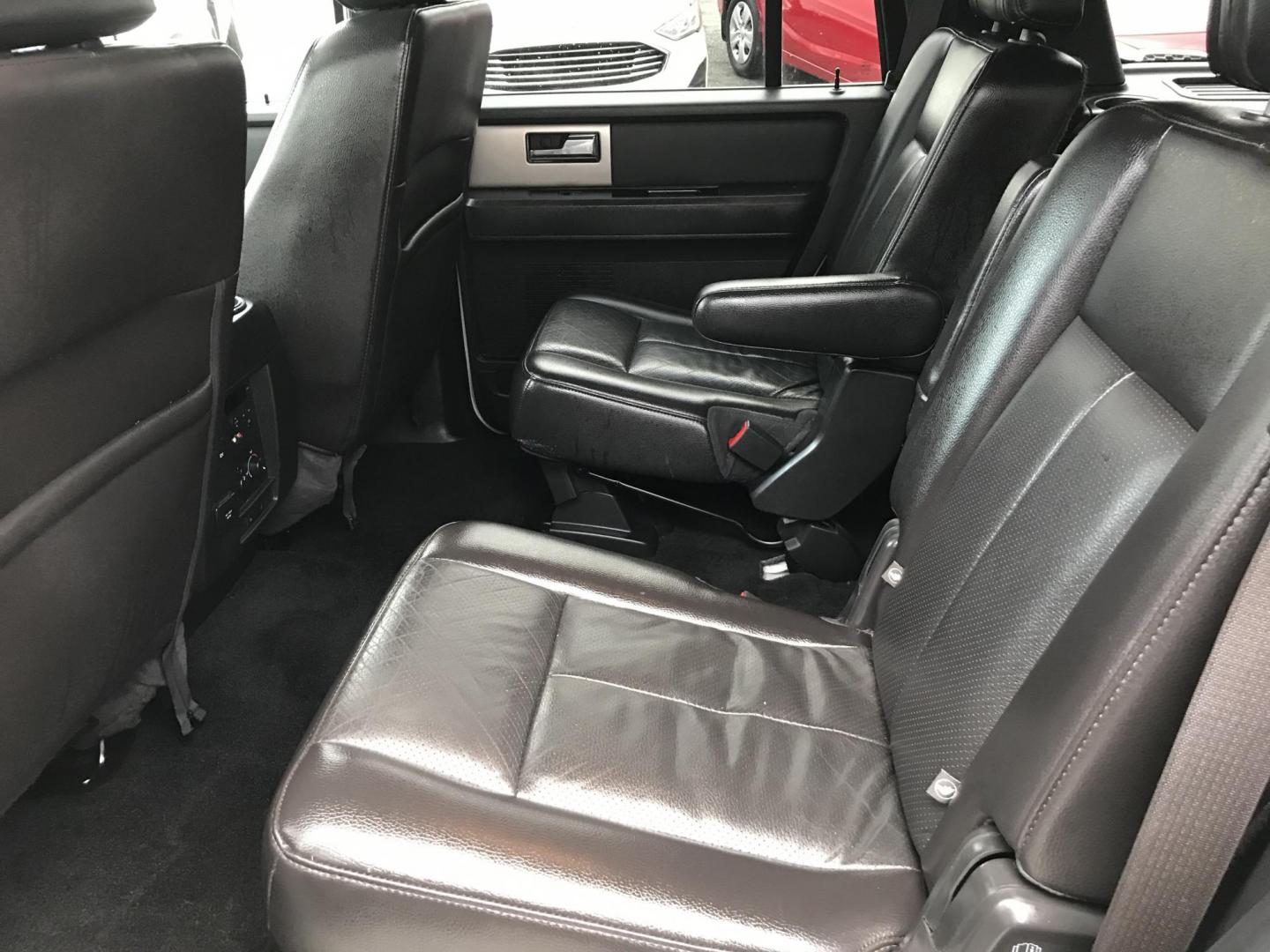 2014 White /Black Ford Expedition Limited 4WD (1FMJU2A56EE) with an 5.4L V8 SOHC 16V FFV engine, 6-Speed Automatic transmission, located at 577 Chester Pike, Prospect Park, PA, 19076, (610) 237-1015, 39.886154, -75.302338 - 2014 Ford Expedition LIMITED: 3rd row seating, 4x4, sunroof, DVD player in headrests, backup camera, navigation system, runs LIKE NEW! This vehicle comes inspected and has been given a bumper to bumper safety check. It is very clean, reliable, and well maintained. We offer a unique pay plan that - Photo#21