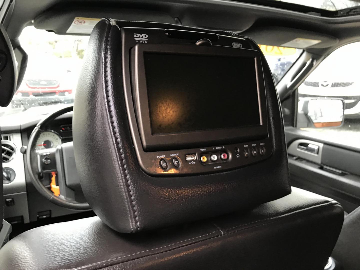 2014 White /Black Ford Expedition Limited 4WD (1FMJU2A56EE) with an 5.4L V8 SOHC 16V FFV engine, 6-Speed Automatic transmission, located at 577 Chester Pike, Prospect Park, PA, 19076, (610) 237-1015, 39.886154, -75.302338 - 2014 Ford Expedition LIMITED: 3rd row seating, 4x4, sunroof, DVD player in headrests, backup camera, navigation system, runs LIKE NEW! This vehicle comes inspected and has been given a bumper to bumper safety check. It is very clean, reliable, and well maintained. We offer a unique pay plan that - Photo#23