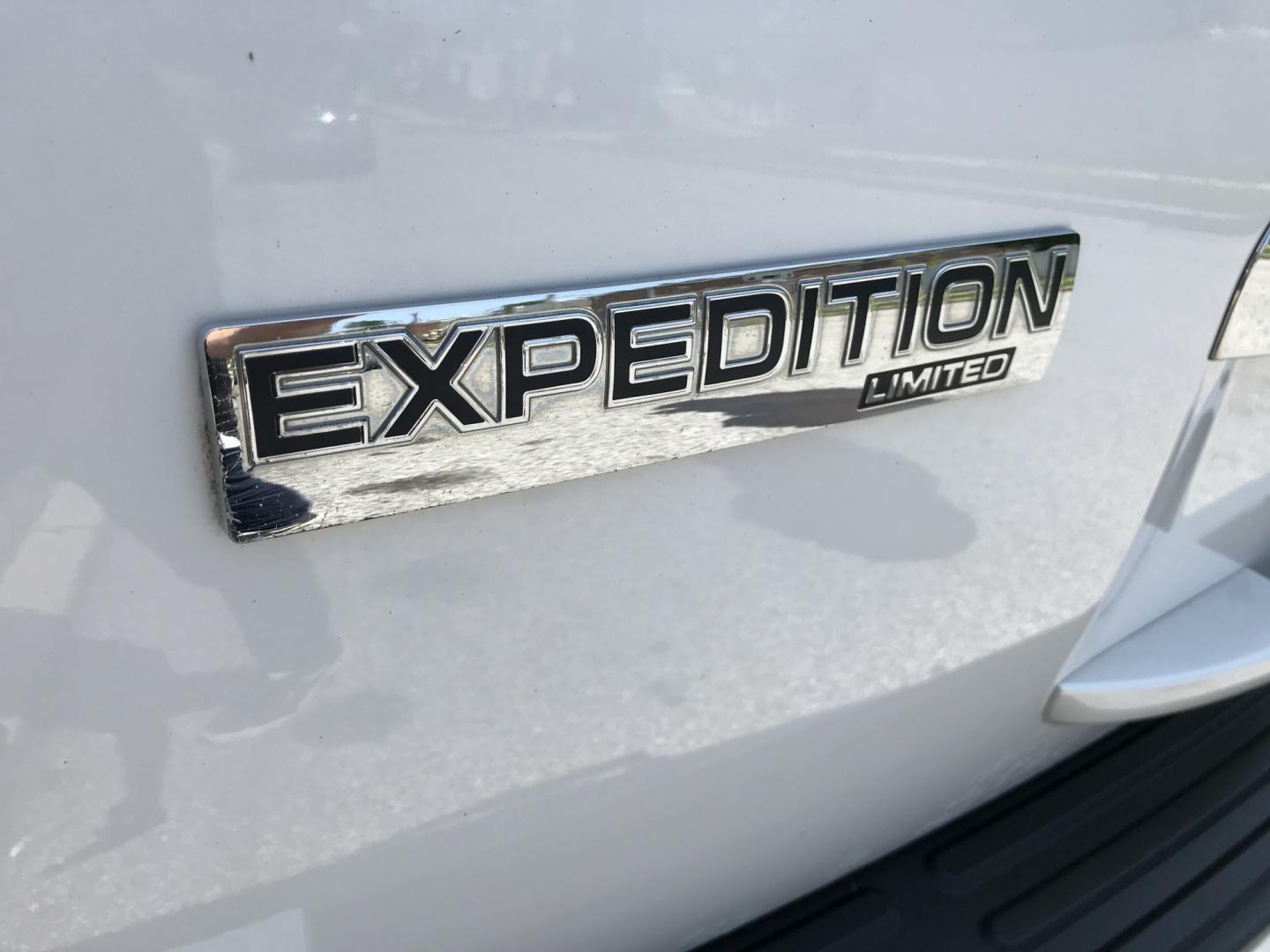2014 White /Black Ford Expedition Limited 4WD (1FMJU2A56EE) with an 5.4L V8 SOHC 16V FFV engine, 6-Speed Automatic transmission, located at 577 Chester Pike, Prospect Park, PA, 19076, (610) 237-1015, 39.886154, -75.302338 - 2014 Ford Expedition LIMITED DVD Player • Navigation System. Example Financing: • $4,000 Down • $125 Weekly • $250 Bi-Weekly We finance our own vehicles. We do not obtain or review traditional consumer credit reports. Financing decisions are based on verified income, ability to repay,- Photo#8